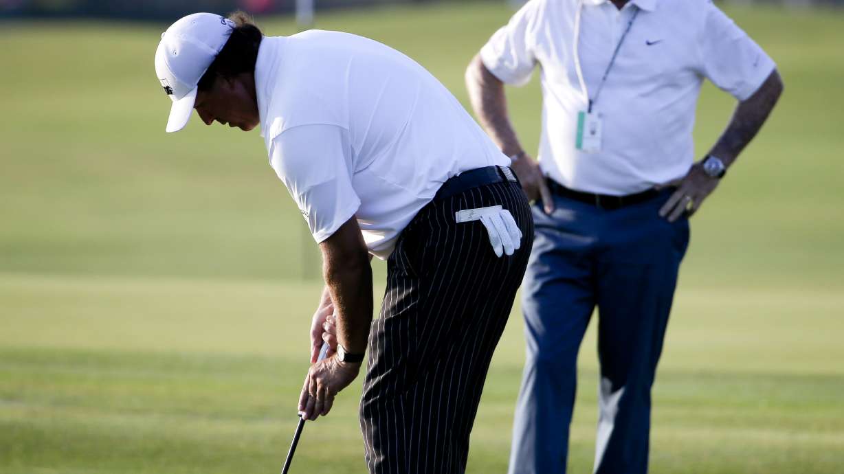 A new putting stroke for Mickelson at US Open