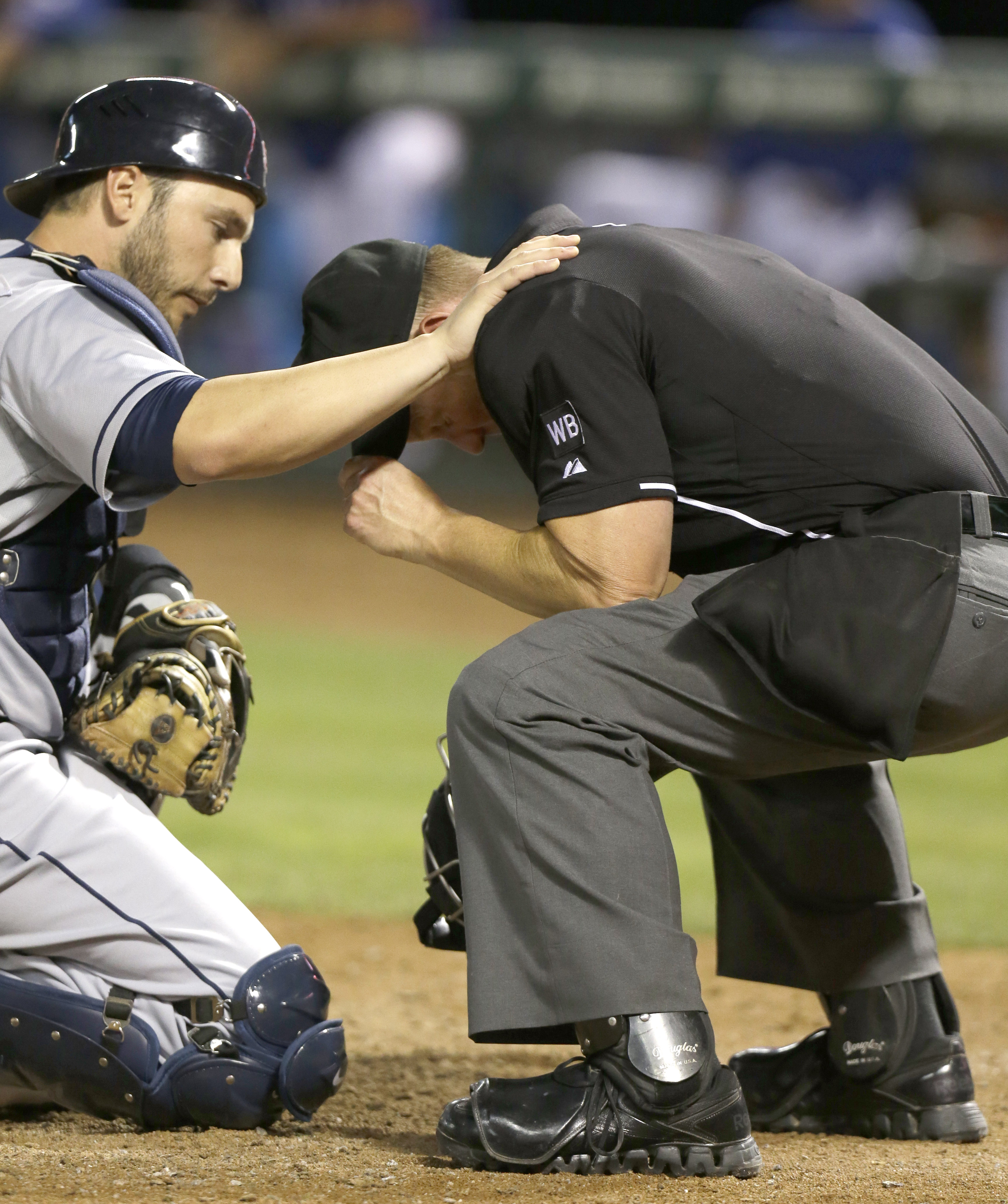MLB ump Jim Wolf out after foul tip off mask