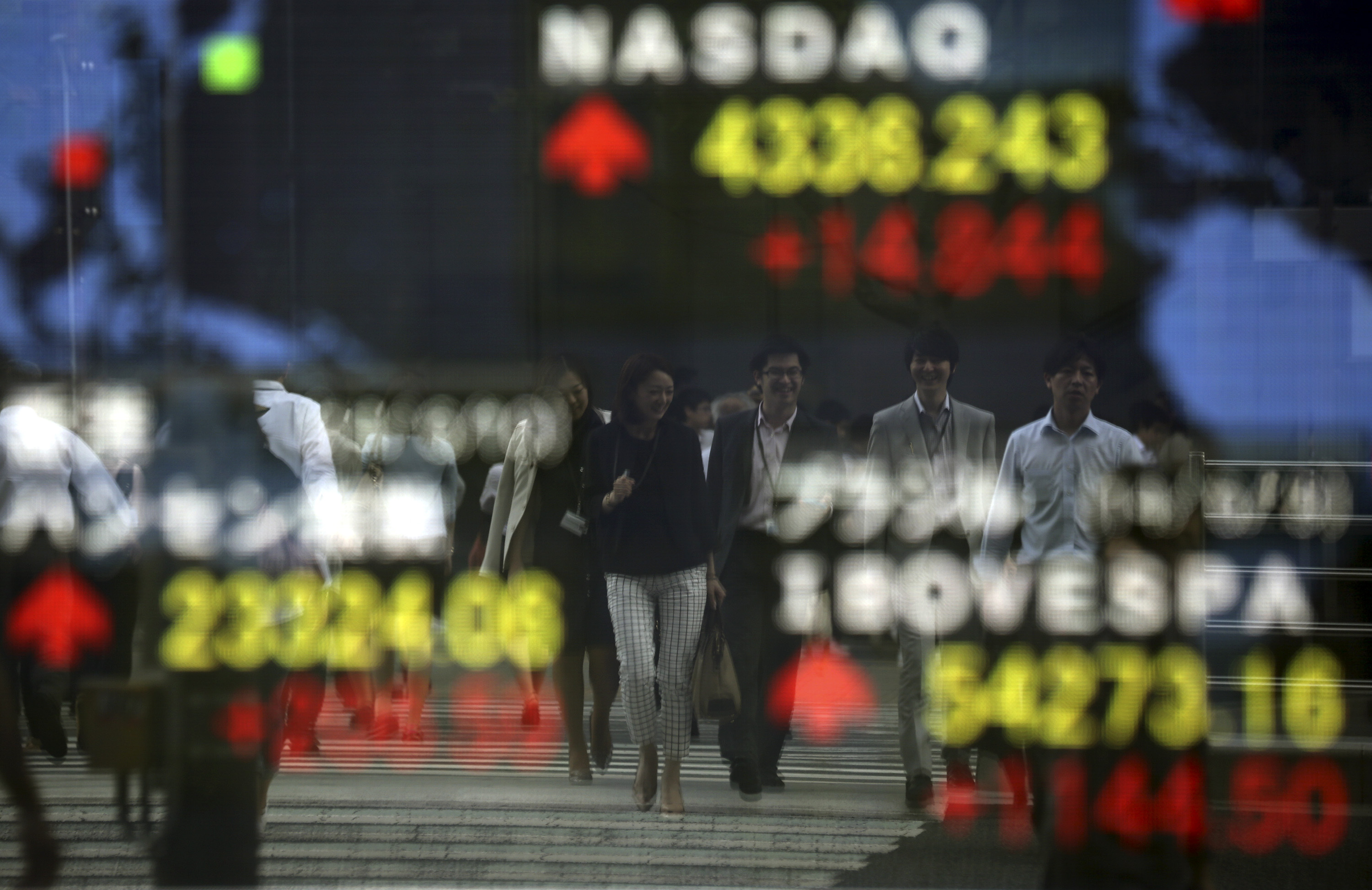 Stocks fall back as World Bank cuts growth outlook