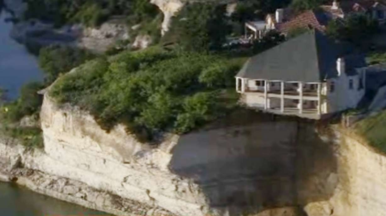 House teeters on edge of crumbling 75-foot cliff