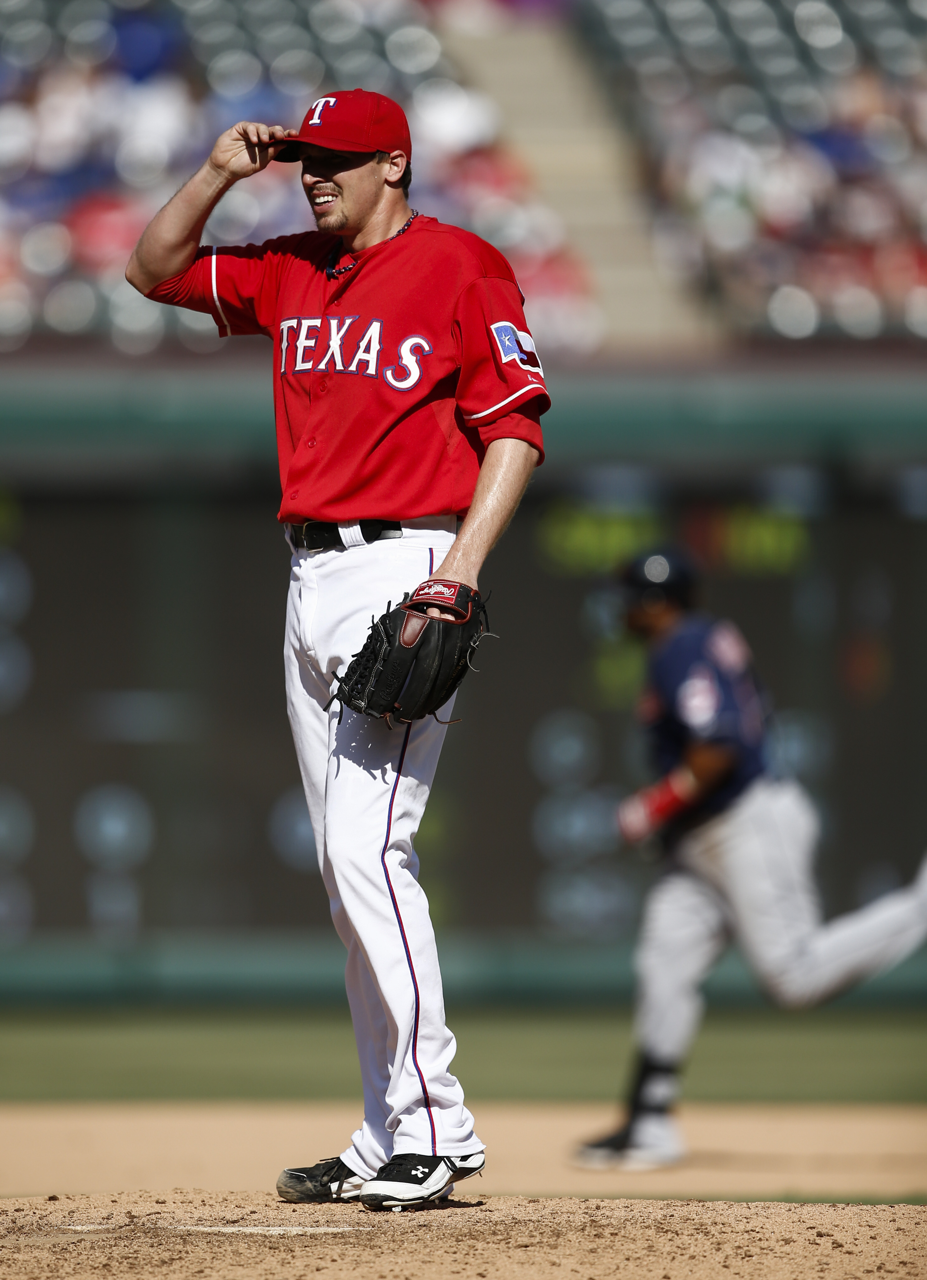 Rangers' Scheppers back to DL with elbow problem