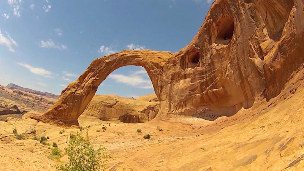 Hiking the short but rewarding Corona Arch trail