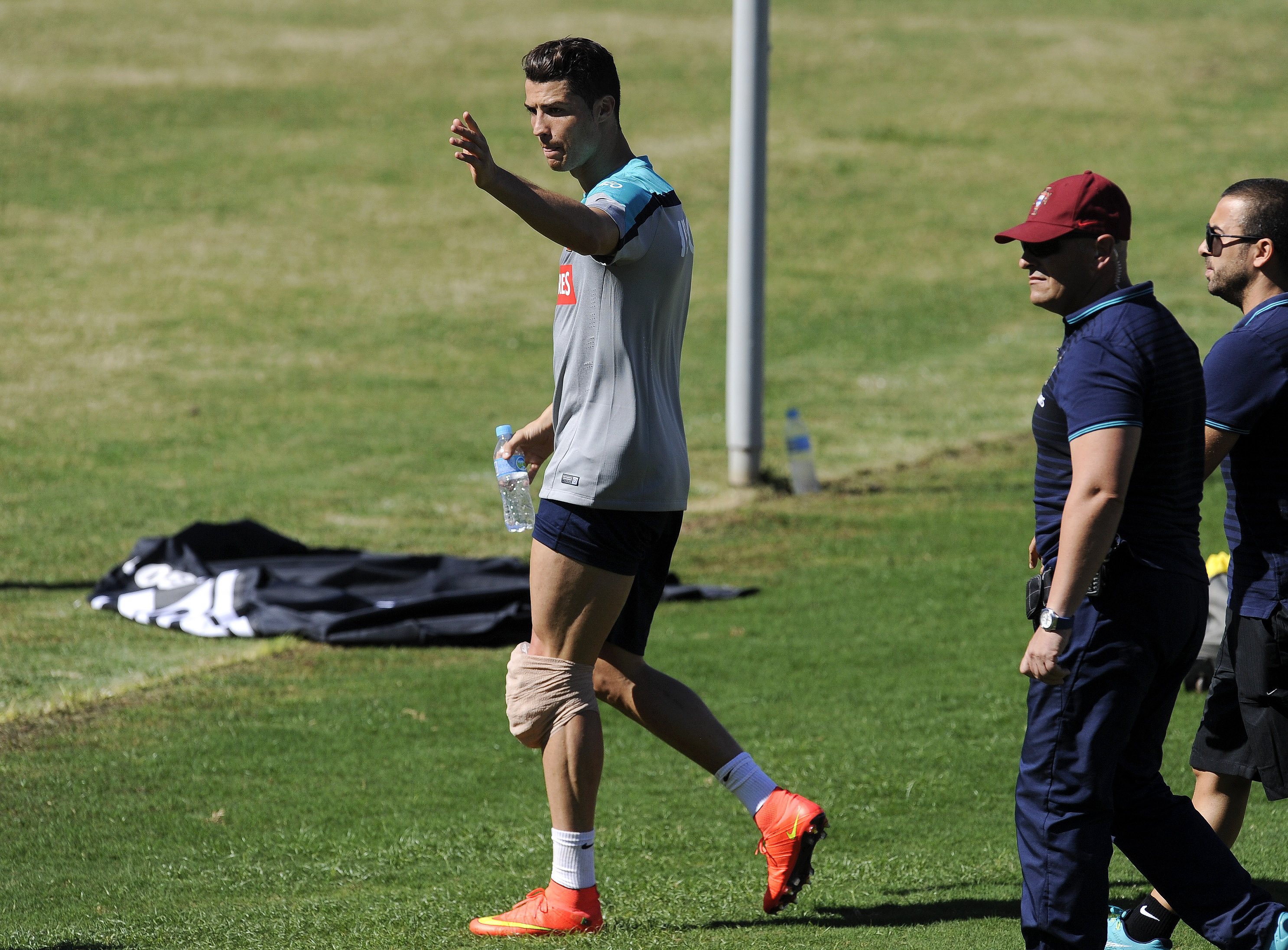 Ronaldo cuts short training session for Portugal