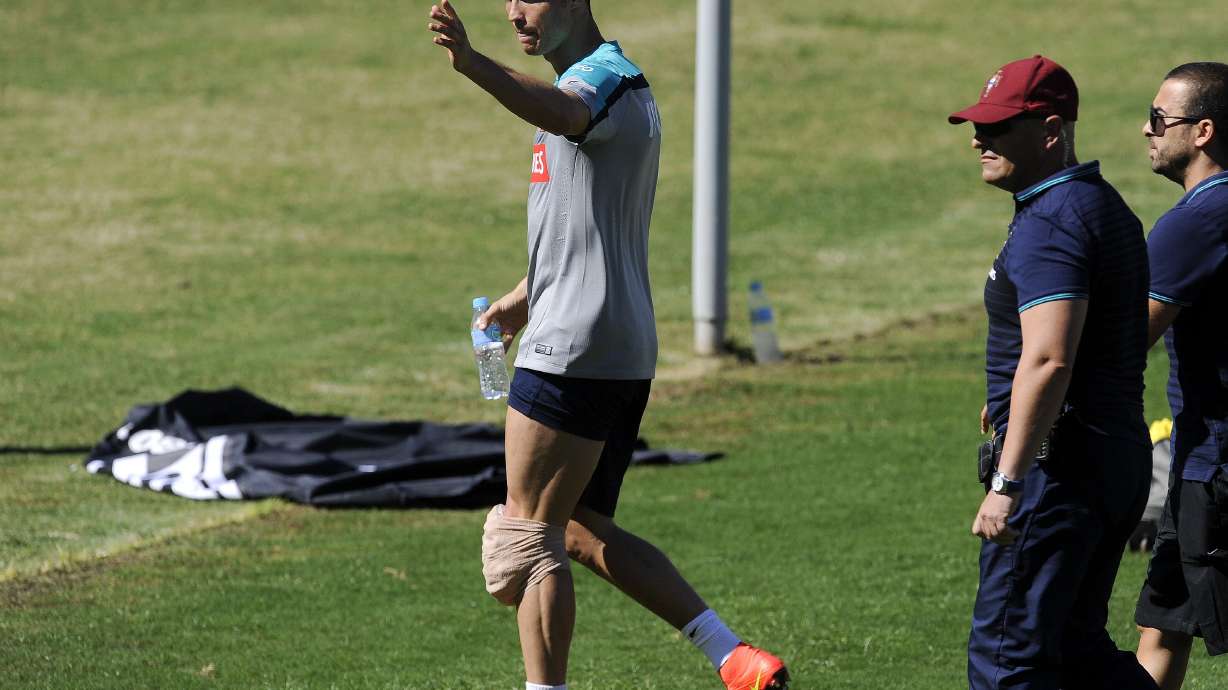Ronaldo cuts short training session for Portugal