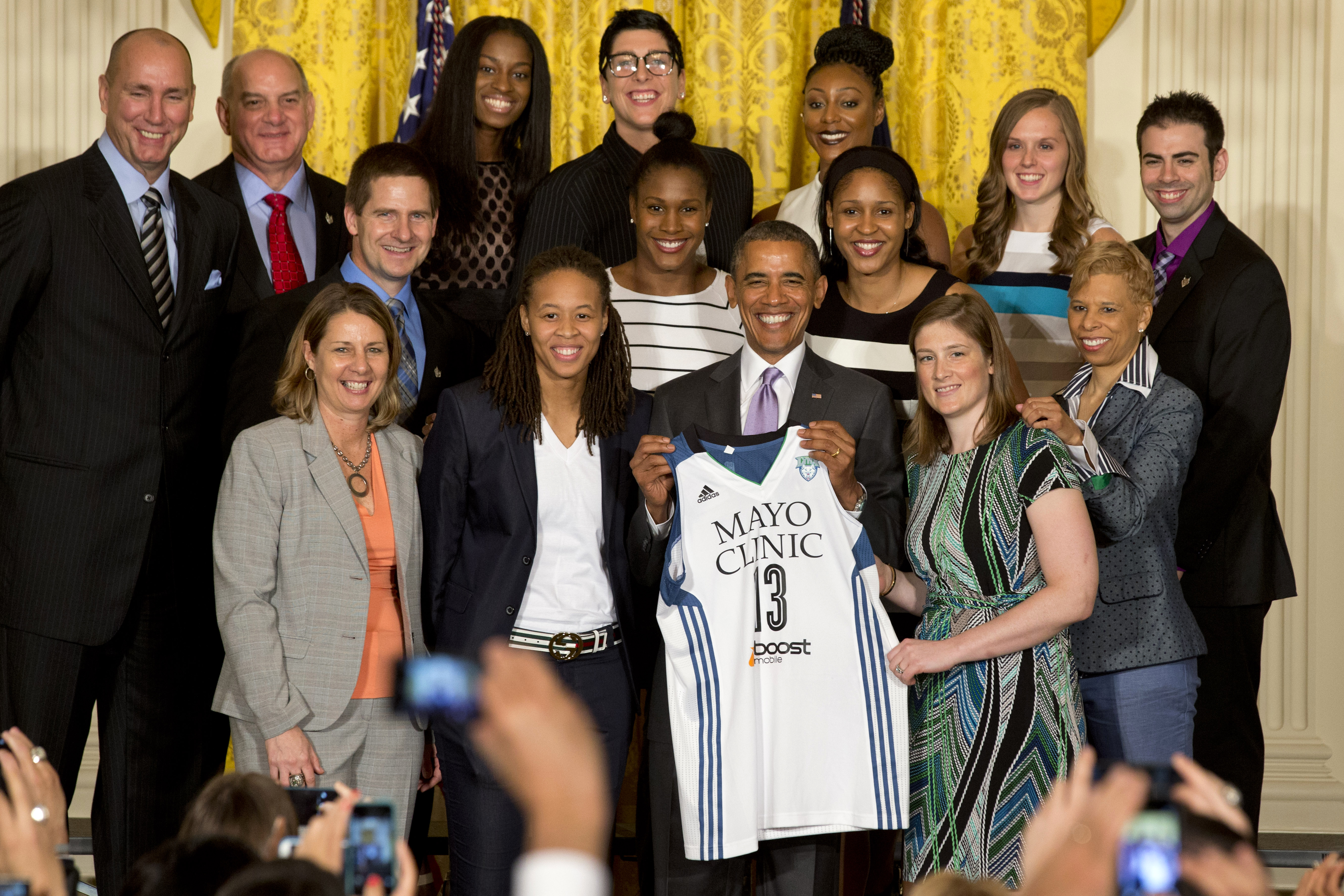 Obama fetes Minnesota Lynx for WNBA Finals win