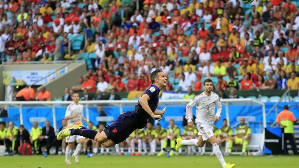 Dutch dazzle World Cup with great win over Spain