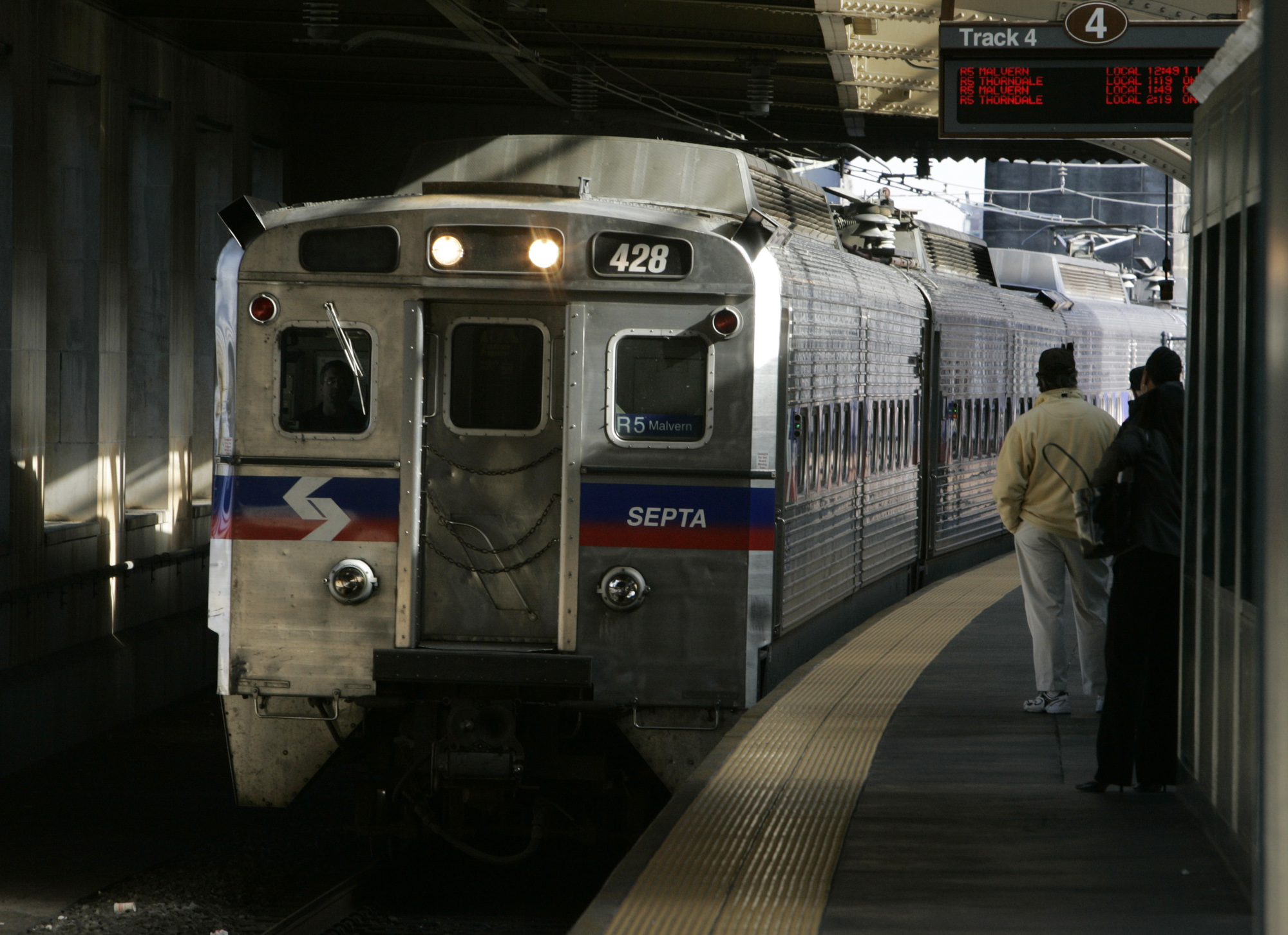 Obama order forces Philly rail workers back on job