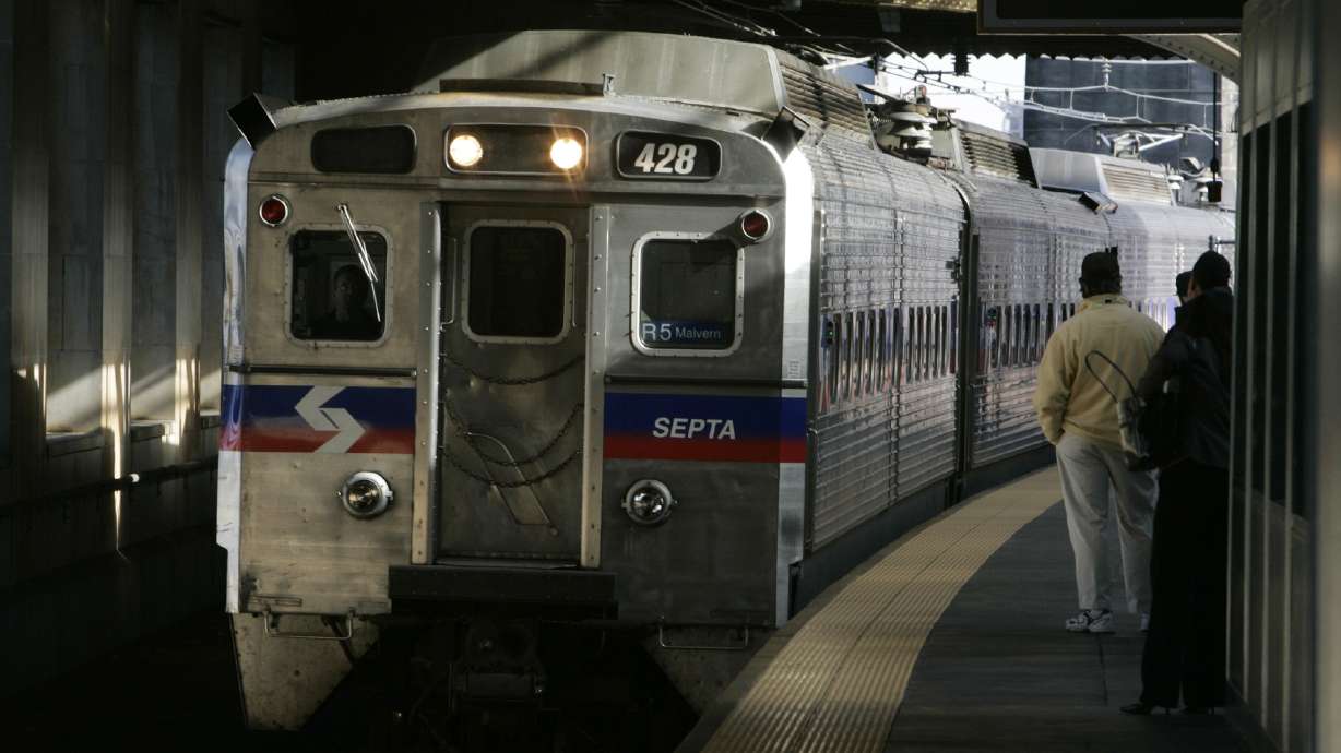 Obama order forces Philly rail workers back on job