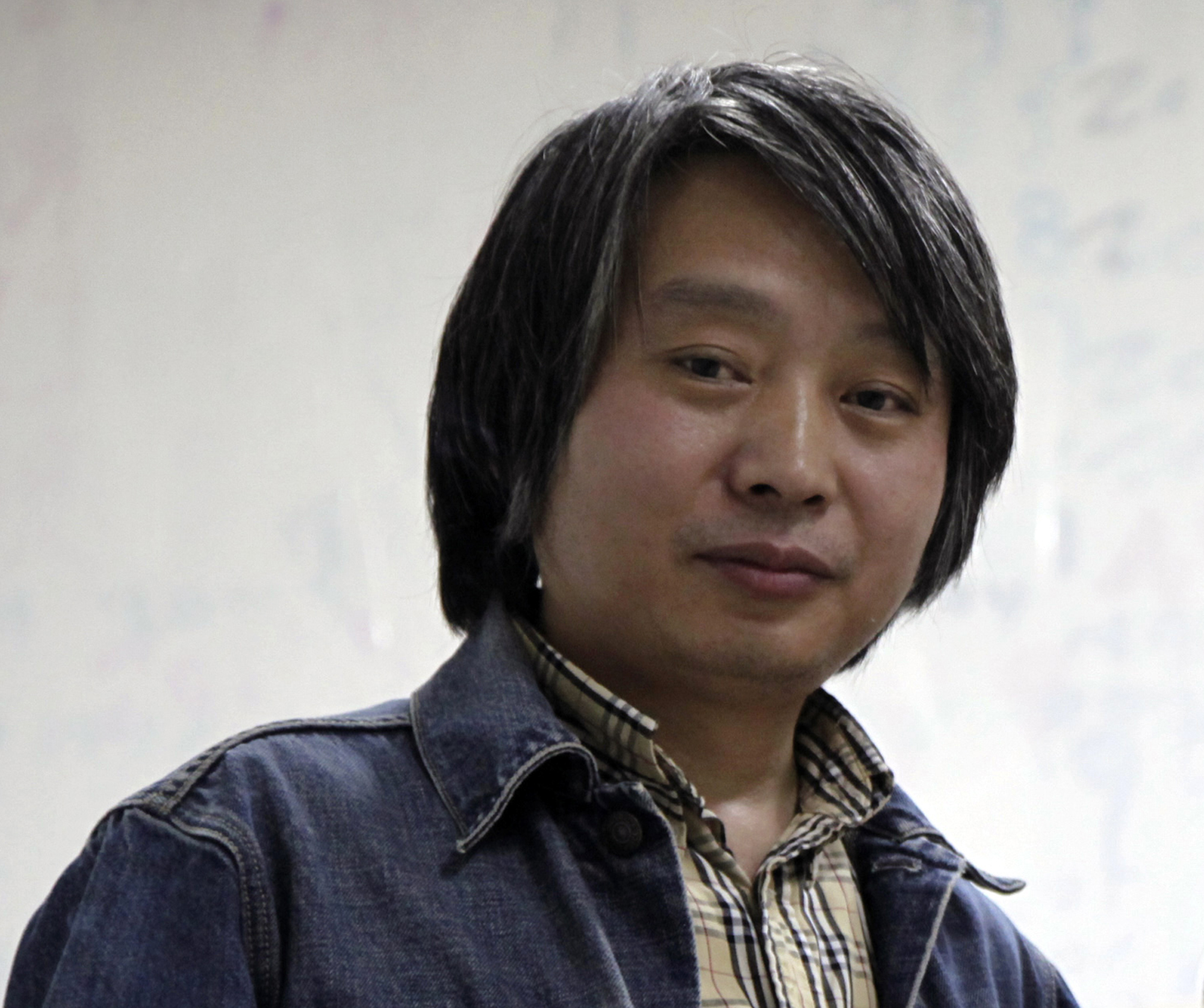 China frees artist held for Tiananmen anniversary
