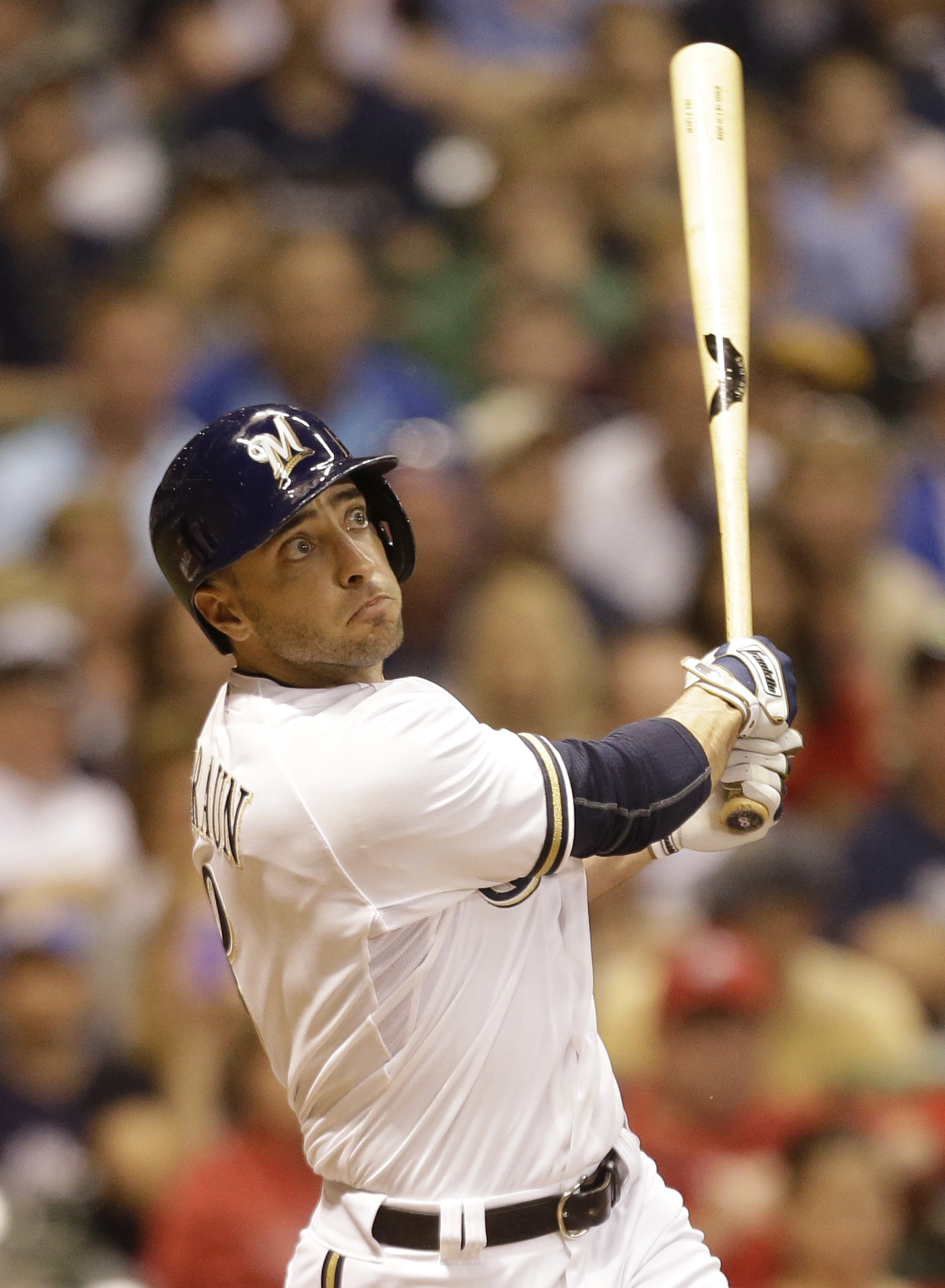 Braun's 2-run shot lifts Brewers over Reds 4-2