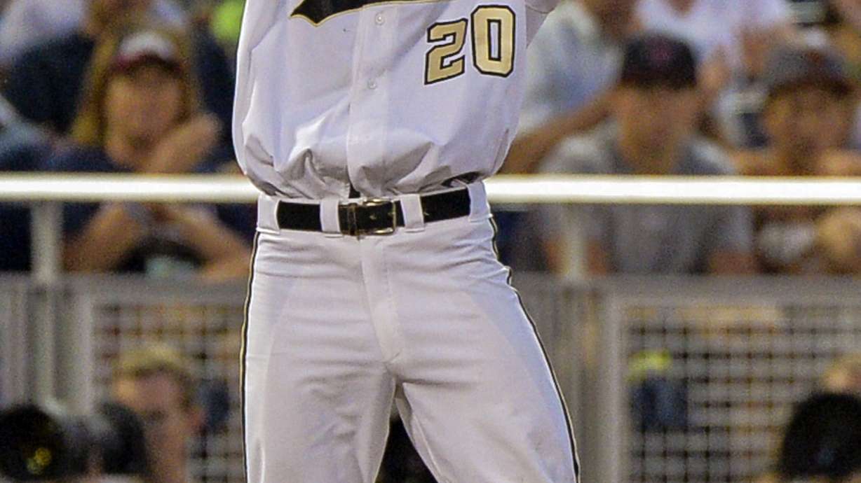 Louisville loses 5-3 to Vanderbilt in CWS opener