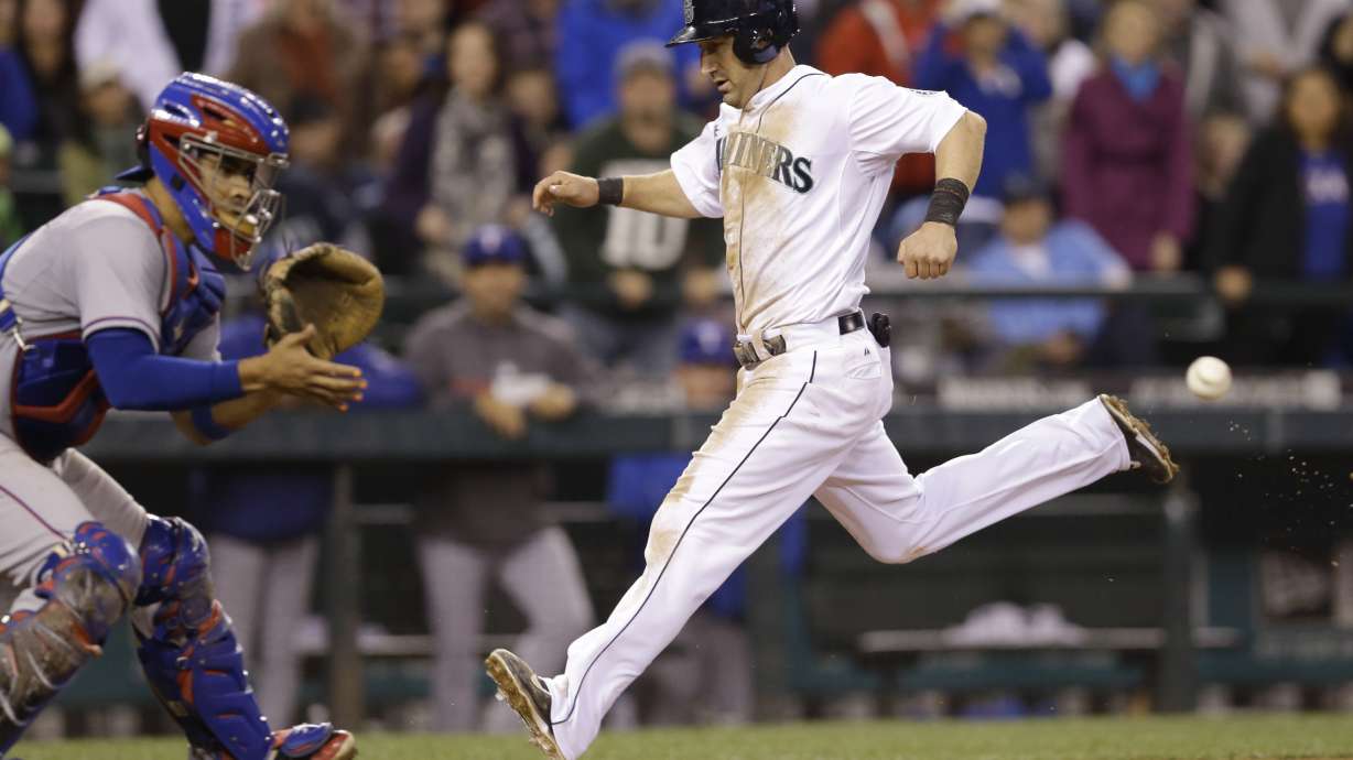 Martin's single pushes Rangers past Mariners 4-3