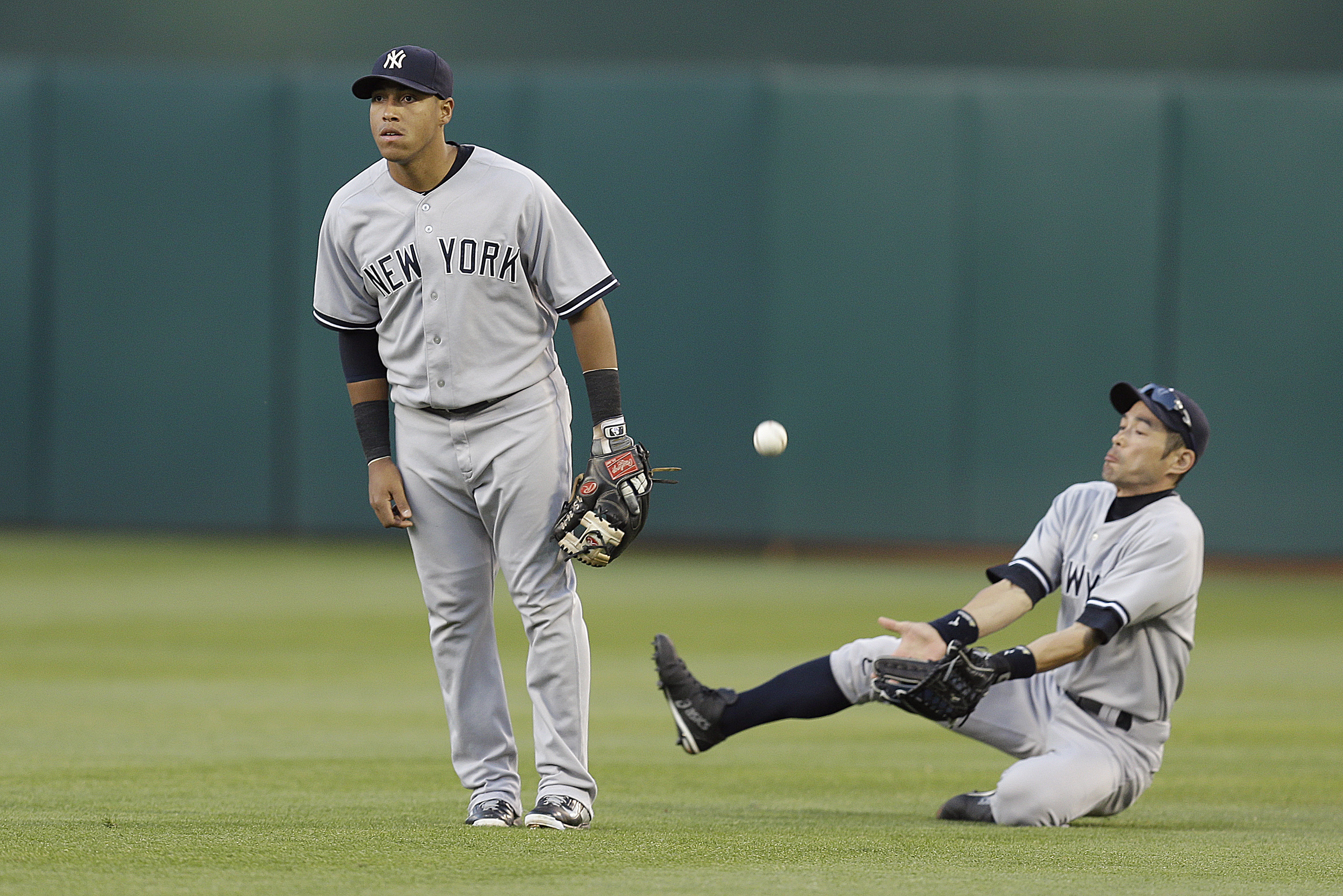 Yankees lose 5-1 to A's after light outage delay
