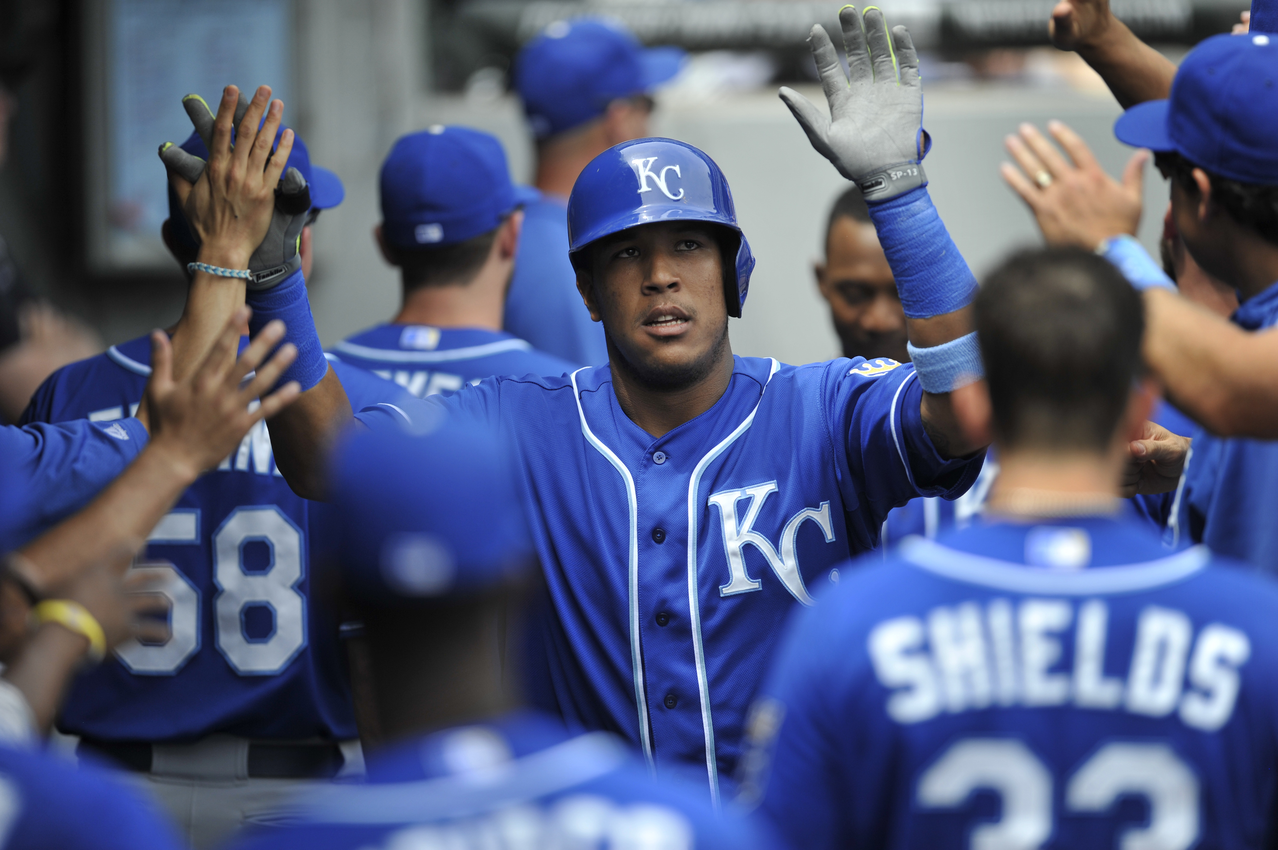 Royals' win streak at 7 after 6-3 victory
