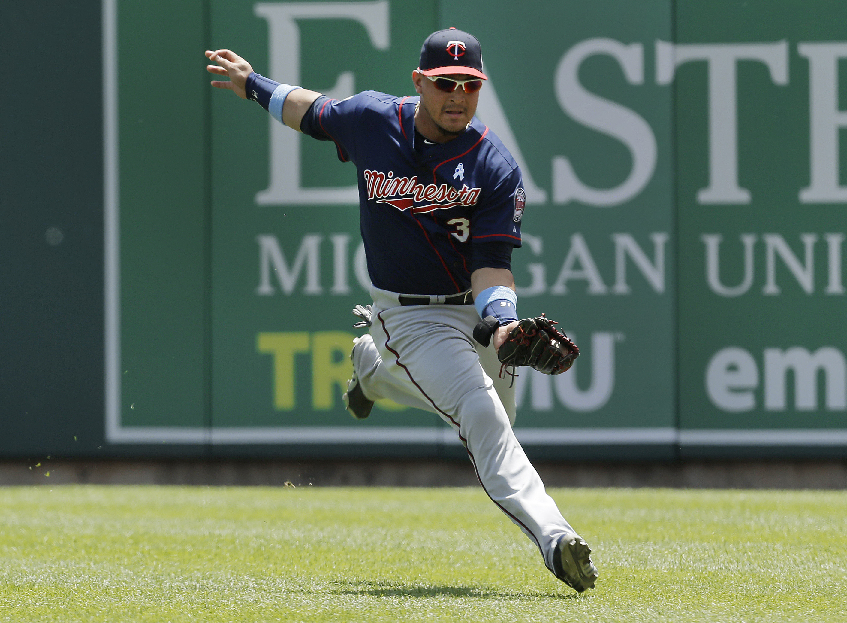 Twins hand Tigers game with 3 miscues in 4-3 loss
