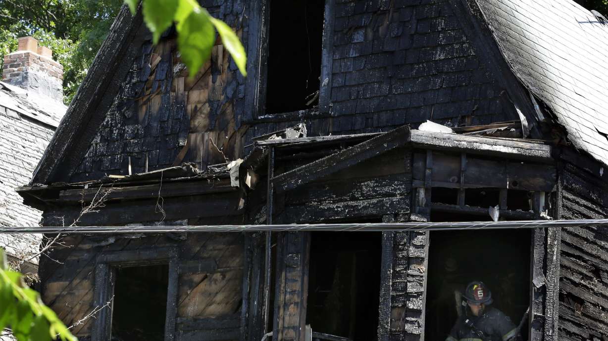 Prosecutor: Fake flowers aided NJ fire; 6 dead