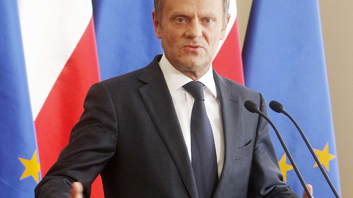 Prosecutors probe bugging of Polish top officials