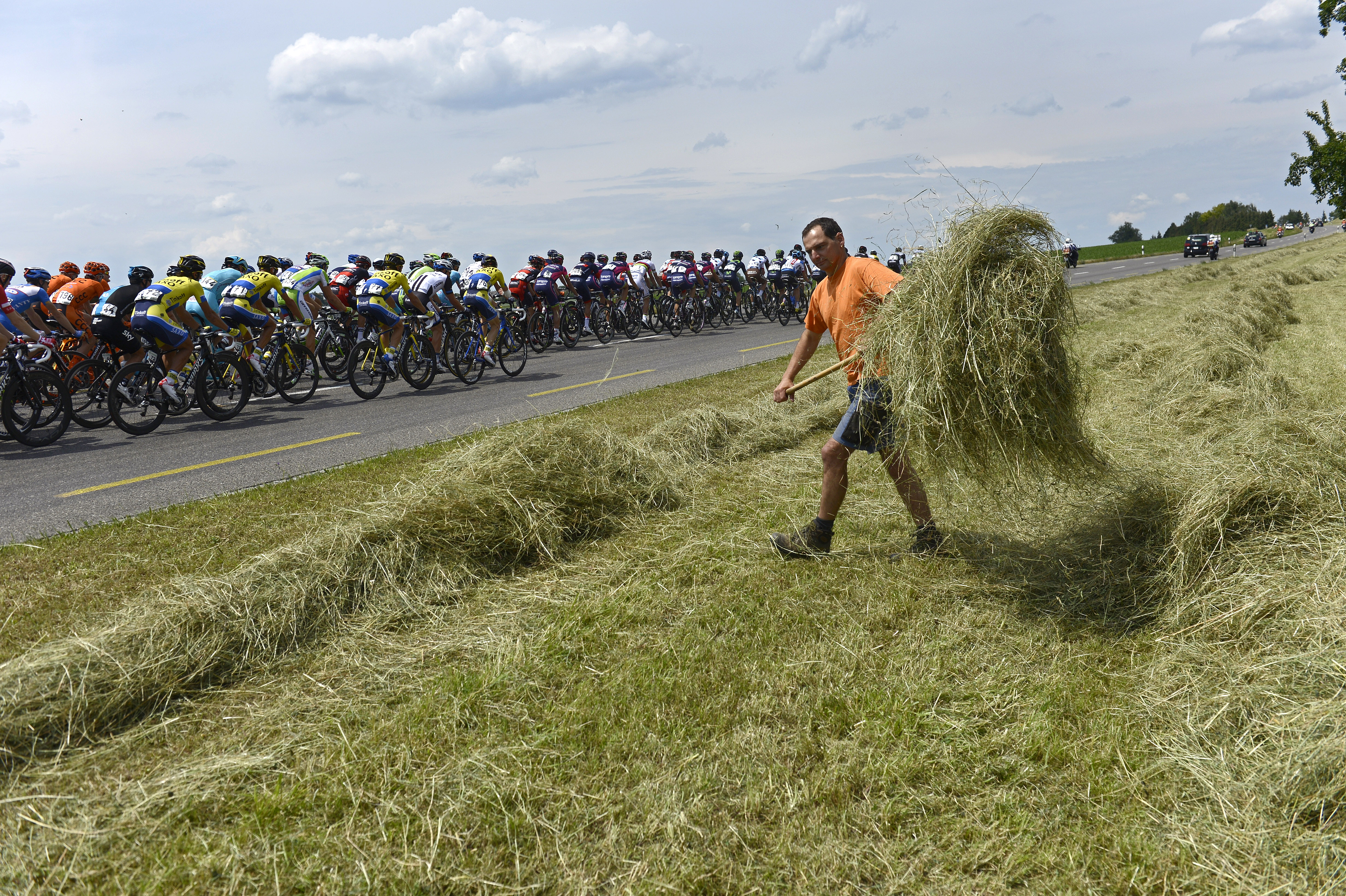Cavendish wins sprint on Tour de Suisse 4th stage