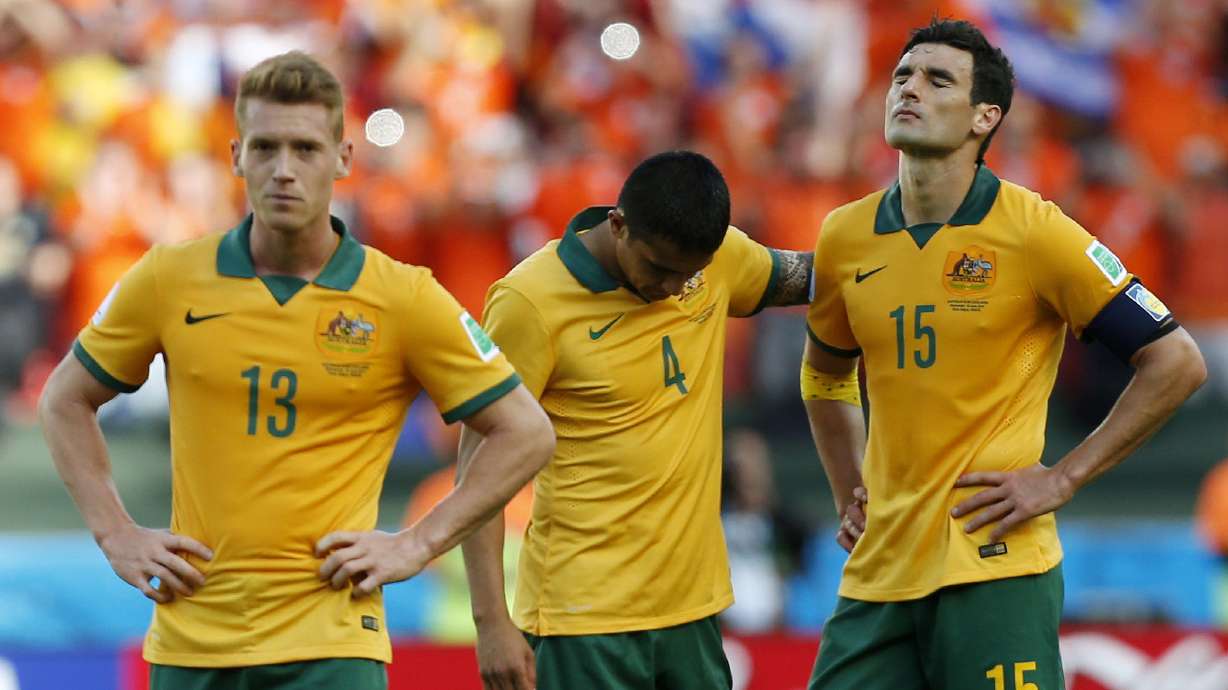 Cahill scores wonder goal, then gets carded