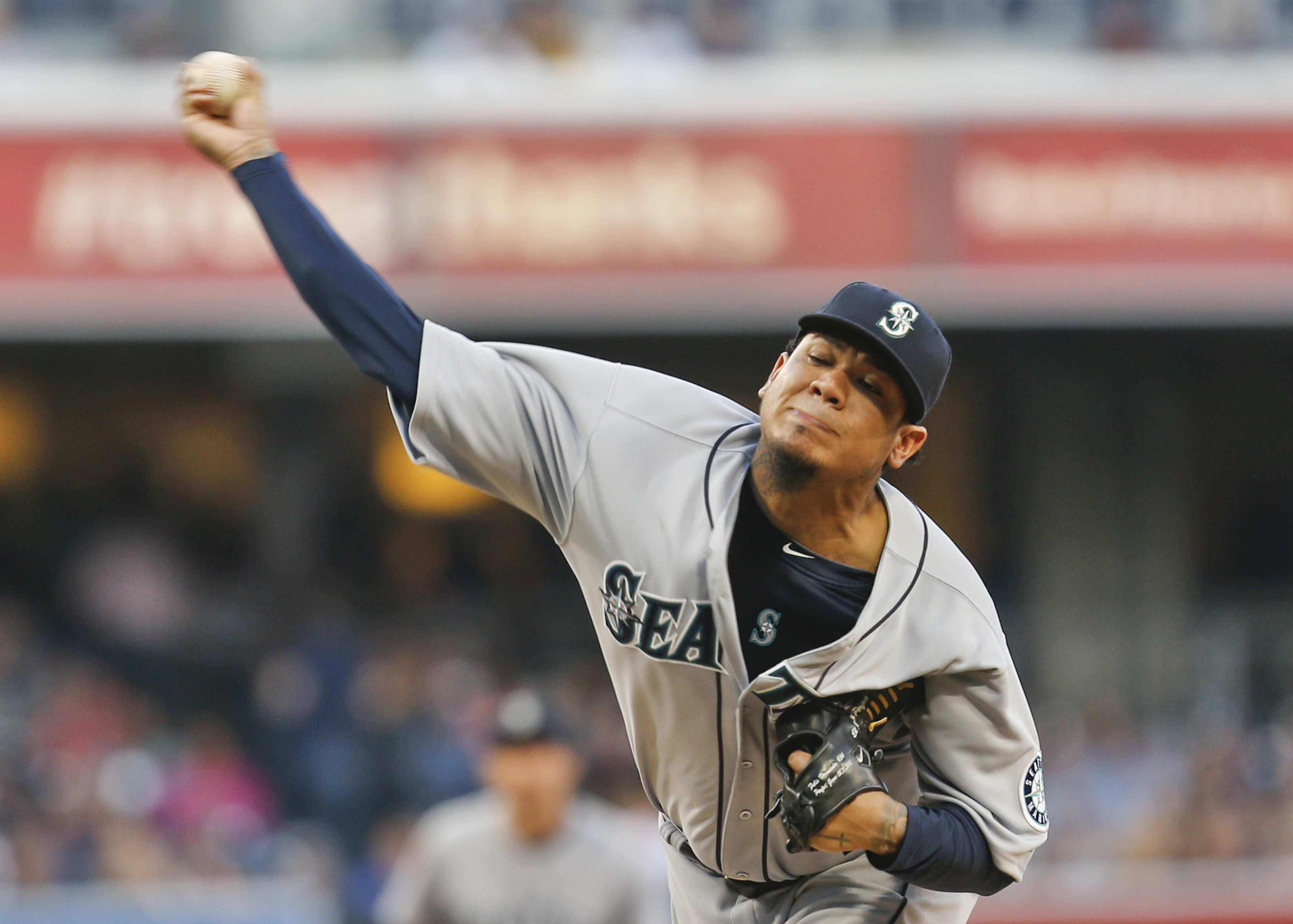 King Felix pitches well; Mariners lose 2-1