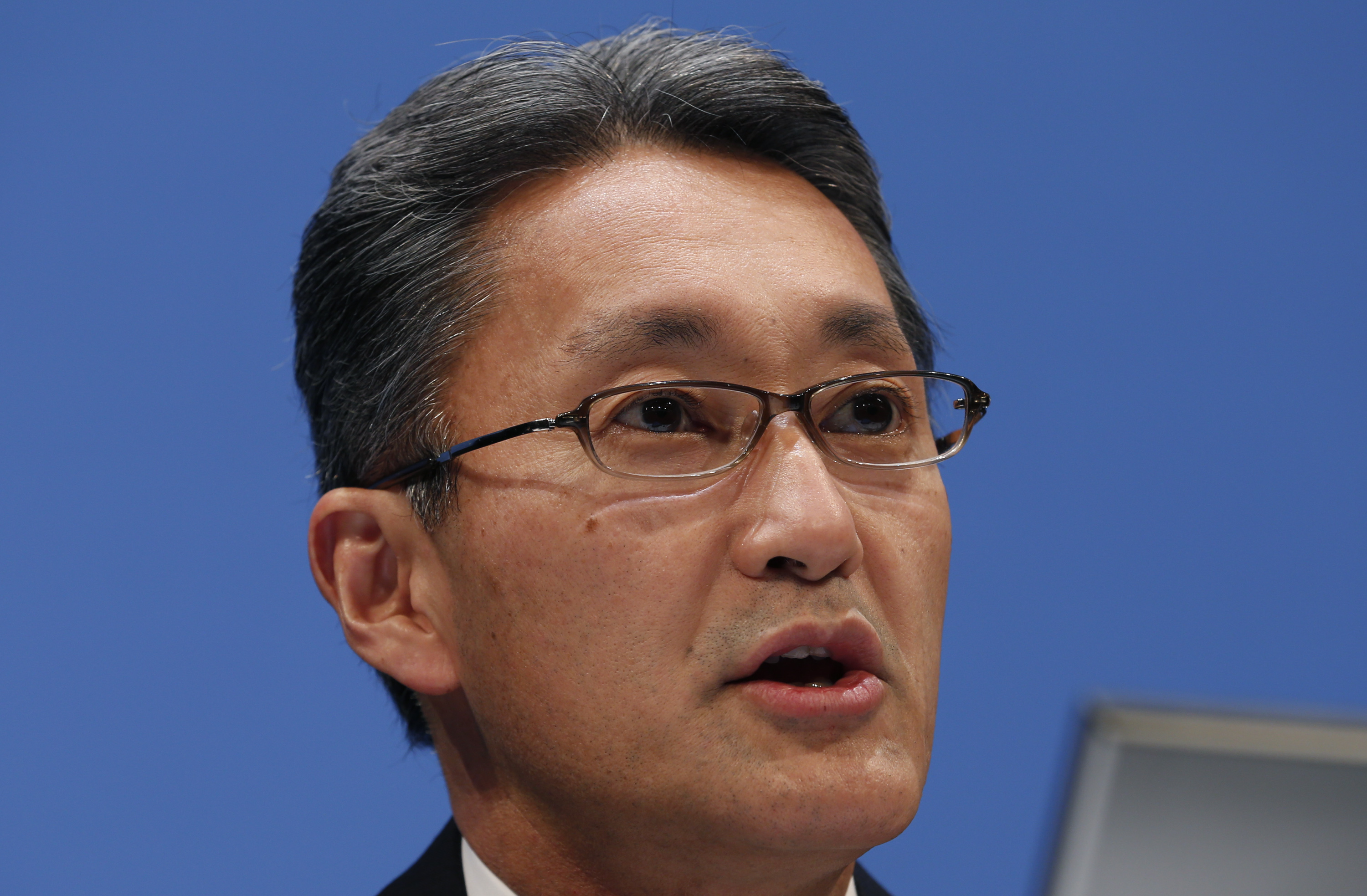 Sony investors back CEO, directors despite losses