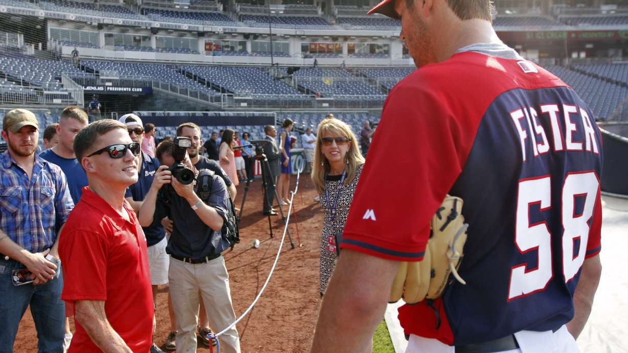 Afghanistan vet honored as new troops head to Iraq