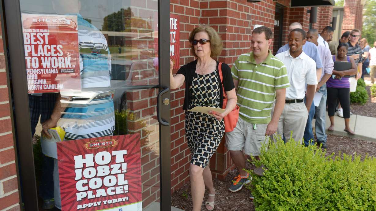 Fewer Americans applying for jobless aid