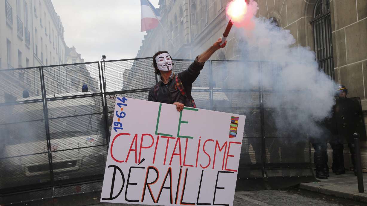 French train workers protest rail reform