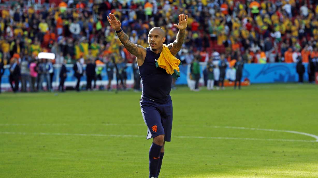 De Jong shines in gritty Dutch win over Australia