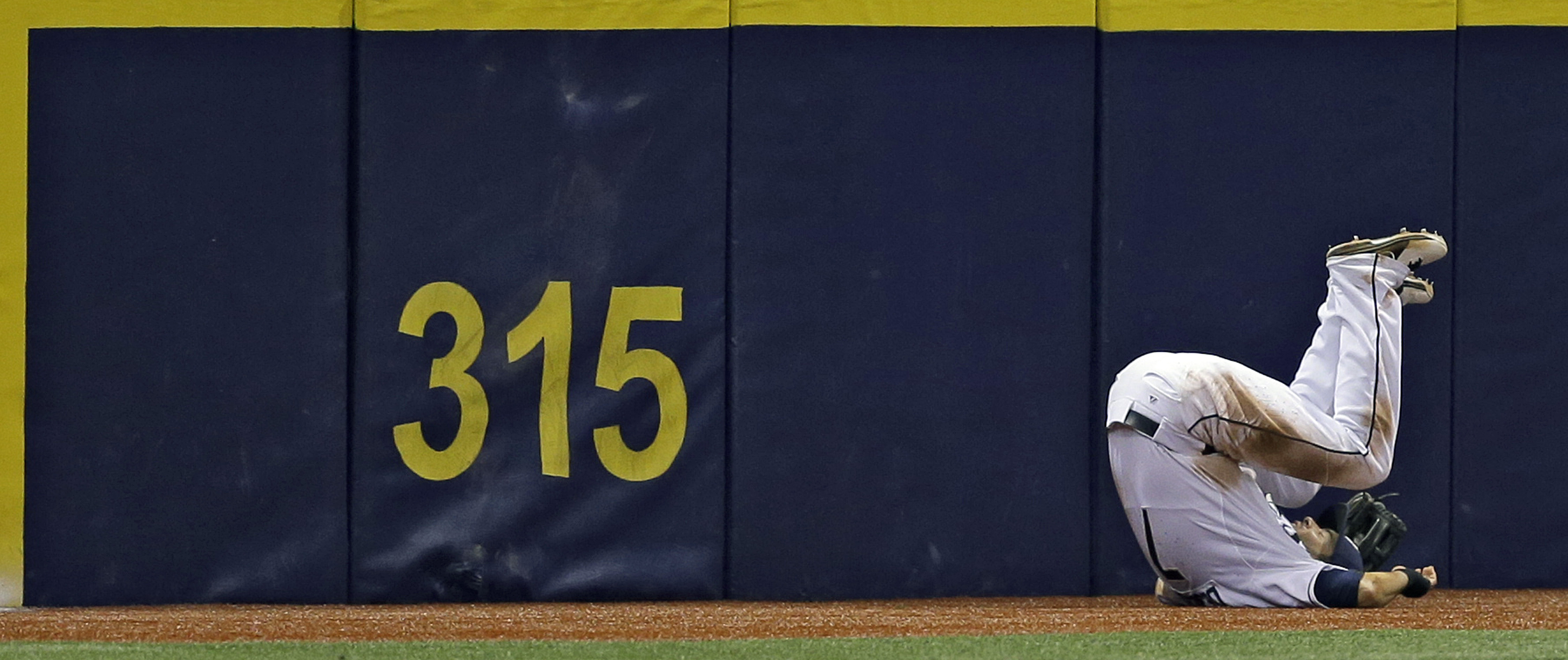 Rays put DeJesus on DL with broken left hand