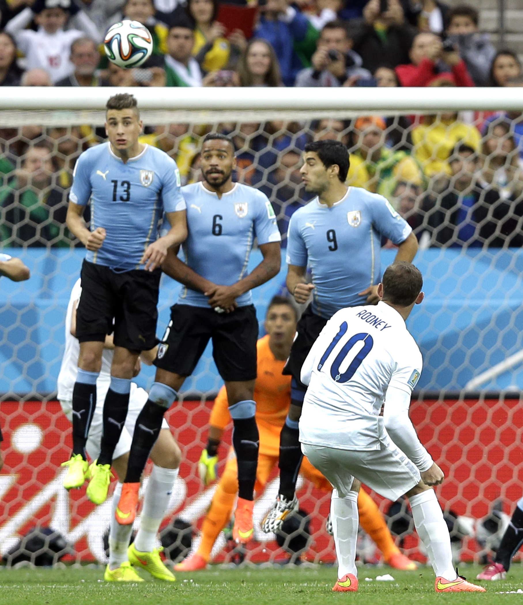Suarez gives Uruguay 2-1 win over England