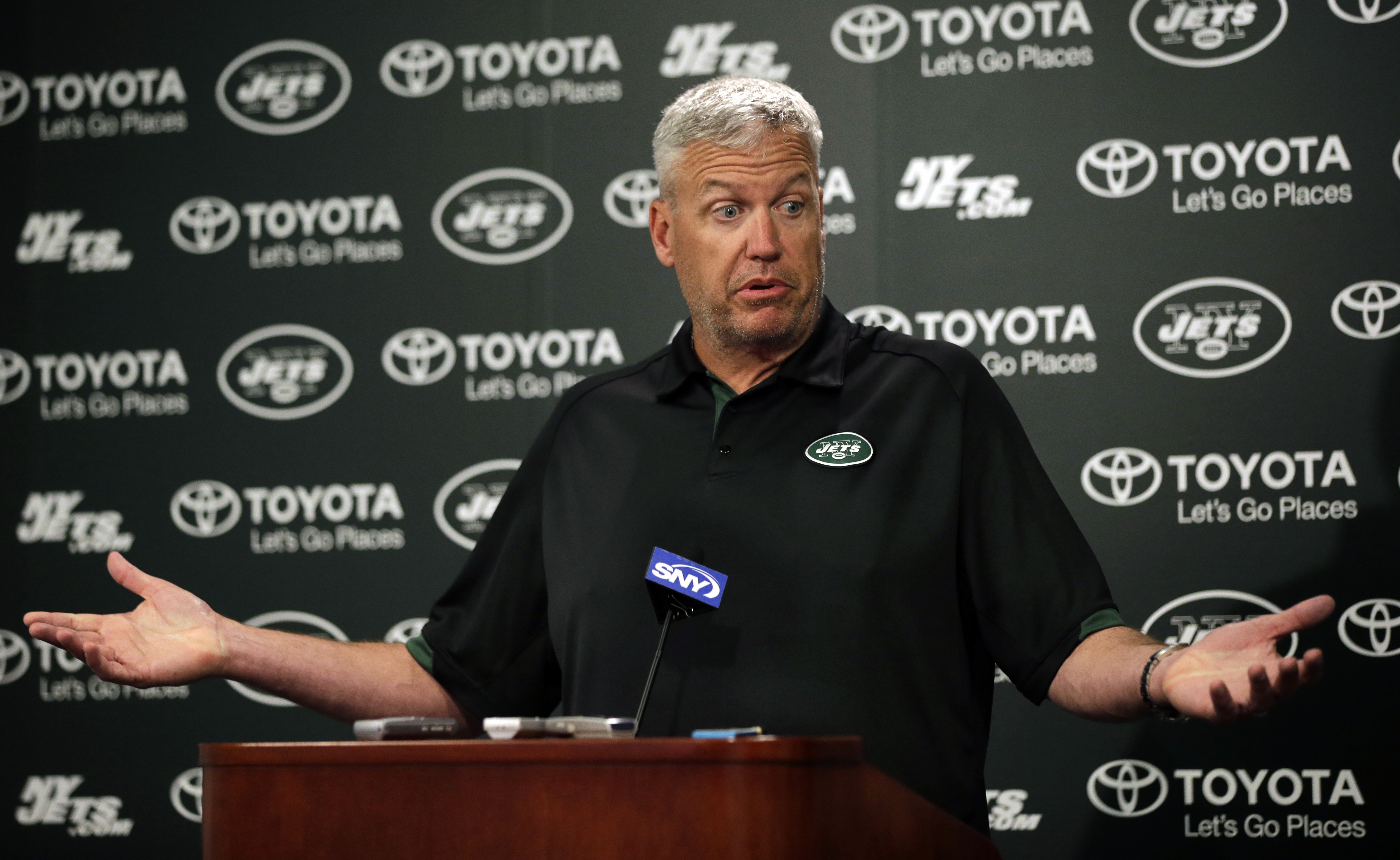 Jets' Ryan defensive about Pettine's playbook tale