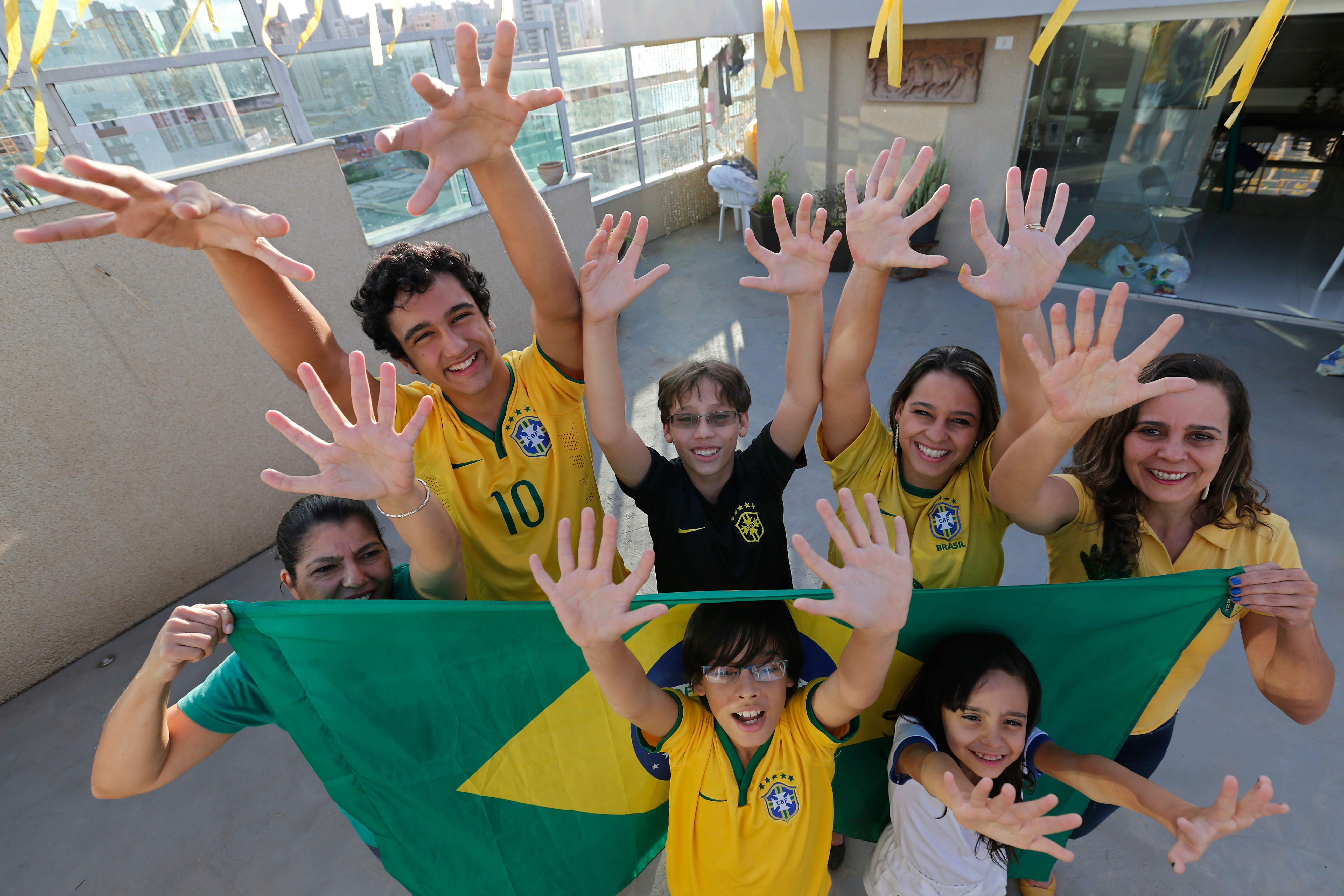 6-fingered family roots for Brazil's 6th World Cup