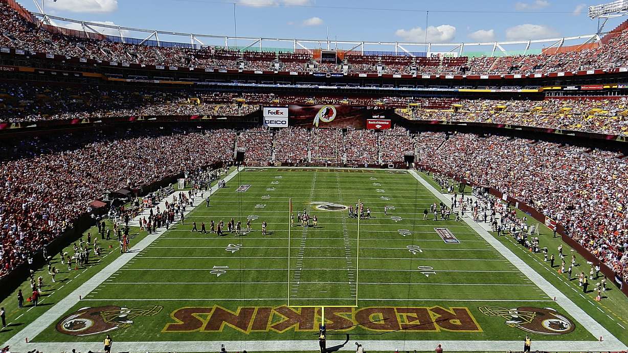 FedEx stays neutral in debate over Redskins name