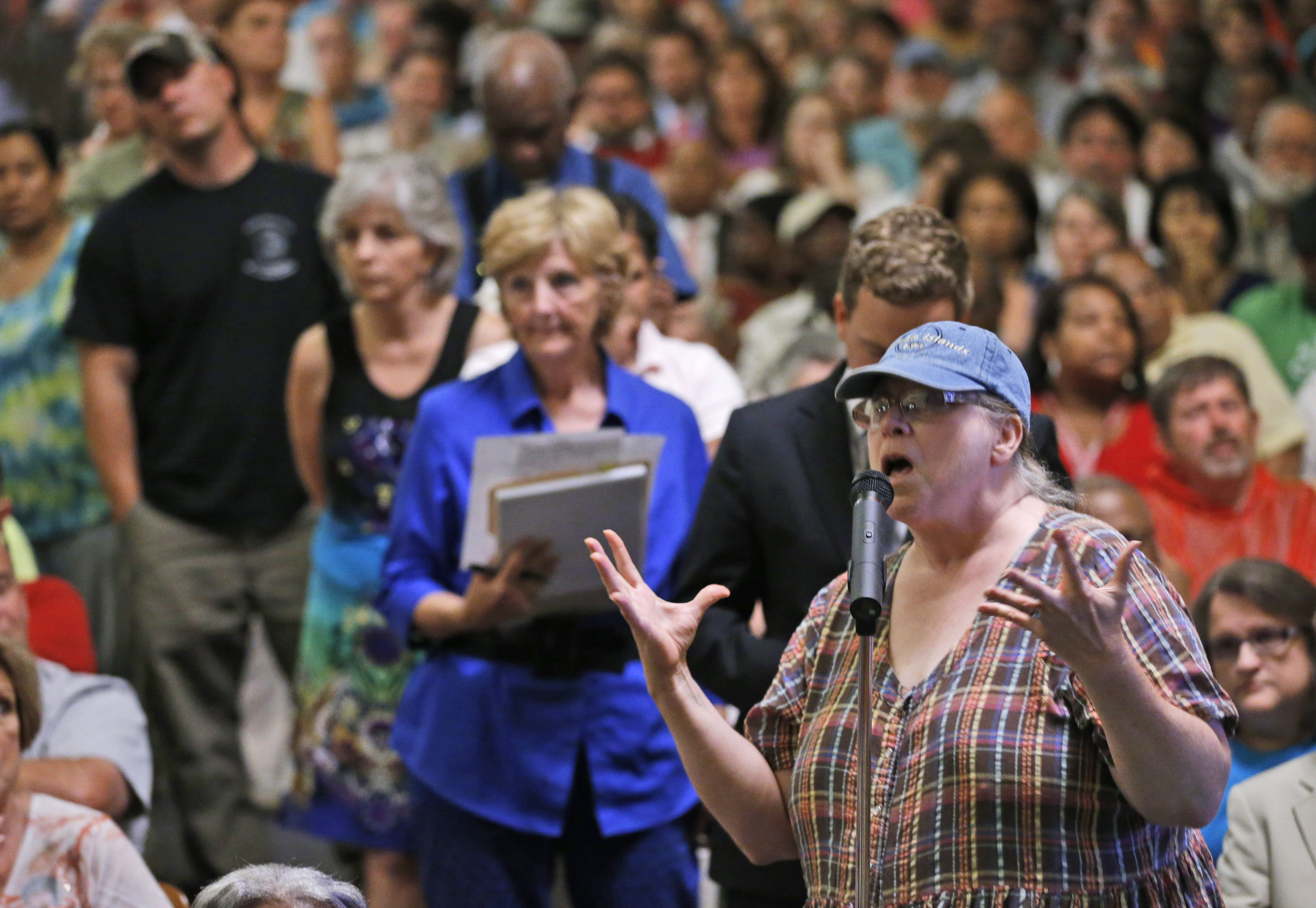 Feds apologize for miscues over immigrant kids