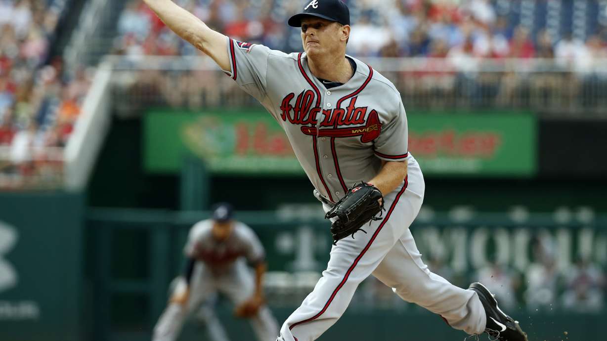 Braves RHP Gavin Floyd breaks bone in elbow