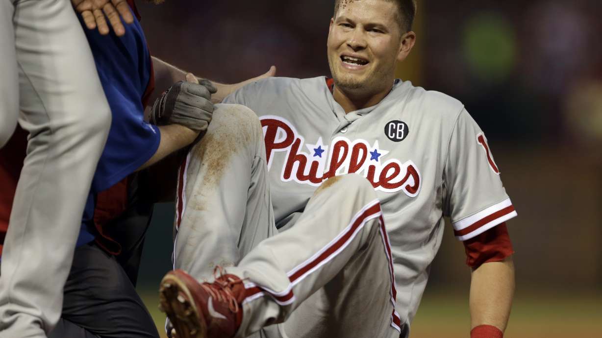 Phillies Brignac hurt on play at first base