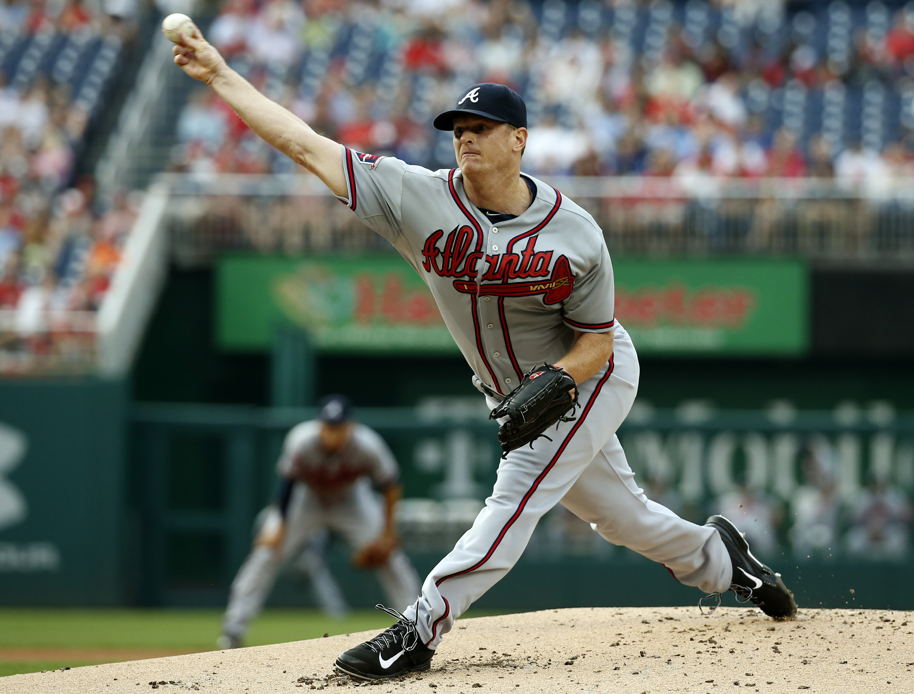 Floyd breaks elbow bone in Braves' win over Nats