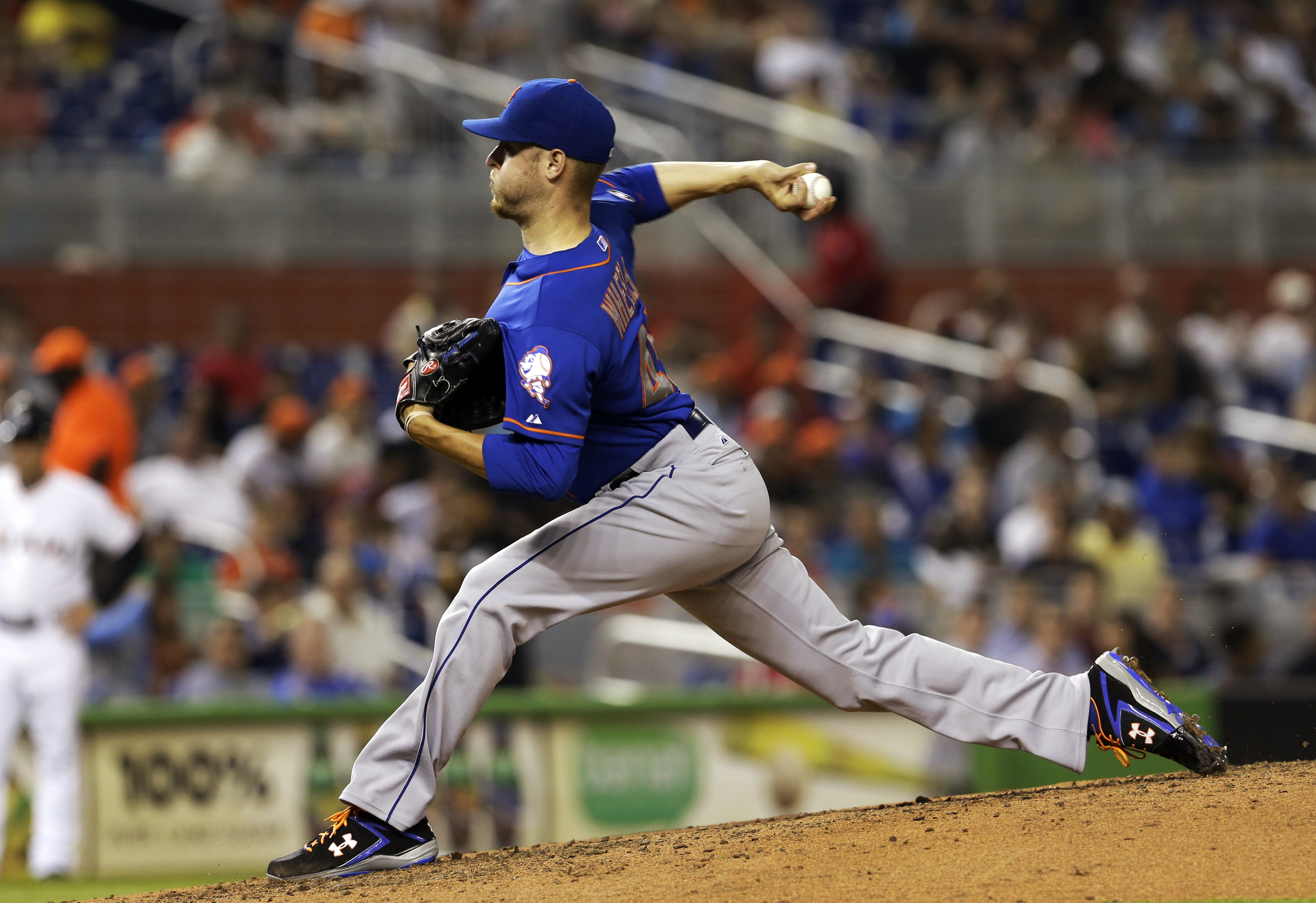 Wheeler tosses 1st shutout; Mets top Marlins 1-0