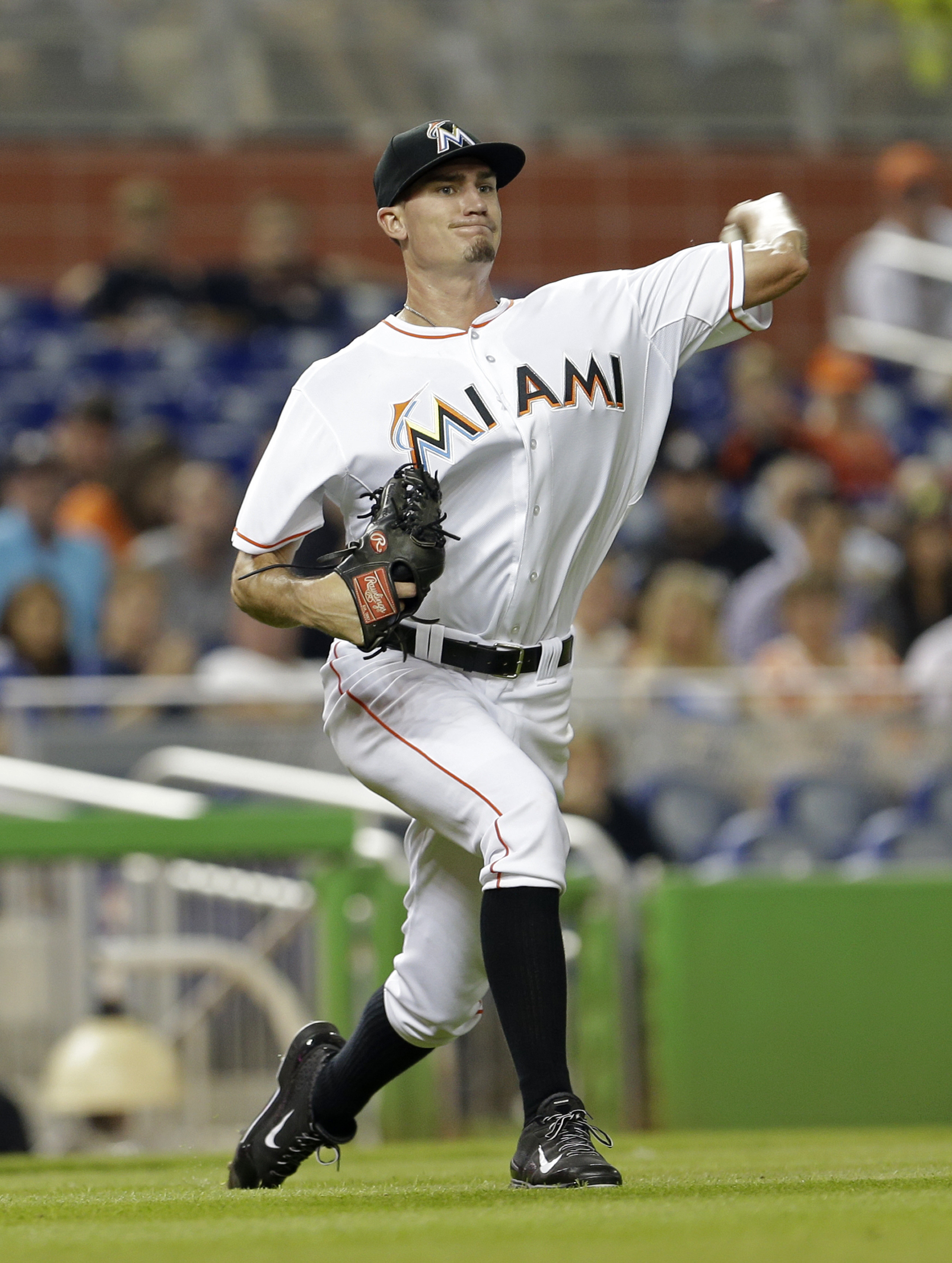 Miami's Heaney makes debut, loses to Mets' Wheeler