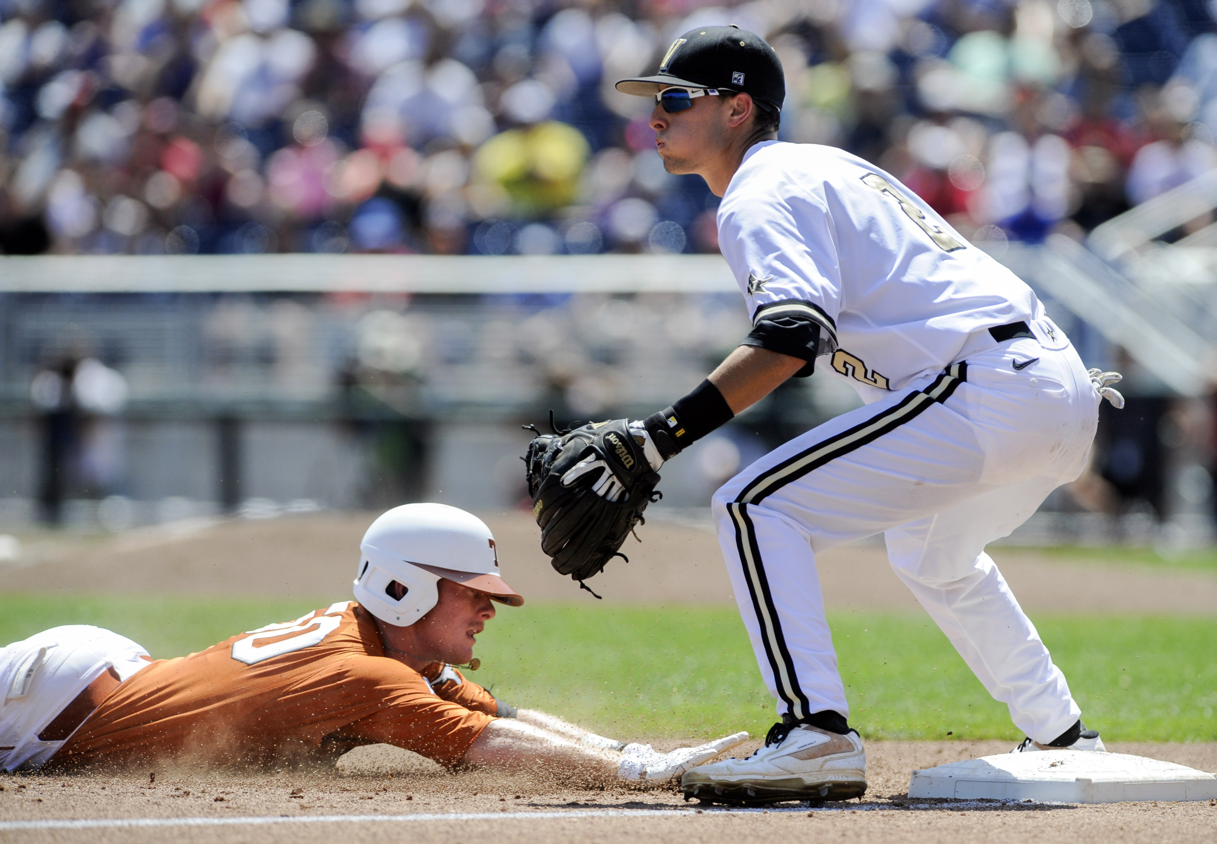 Texas posts 2nd straight shutout, 4-0 over Vandy