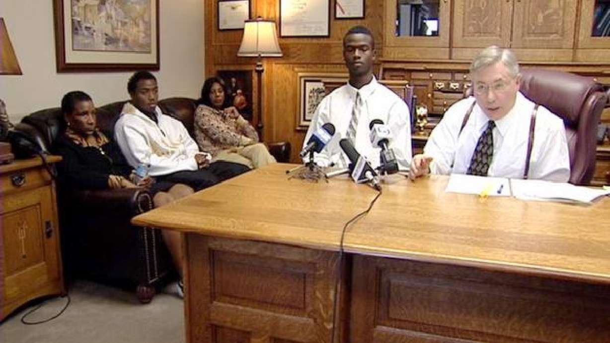 Woman wins damages against trooper in unlawful search