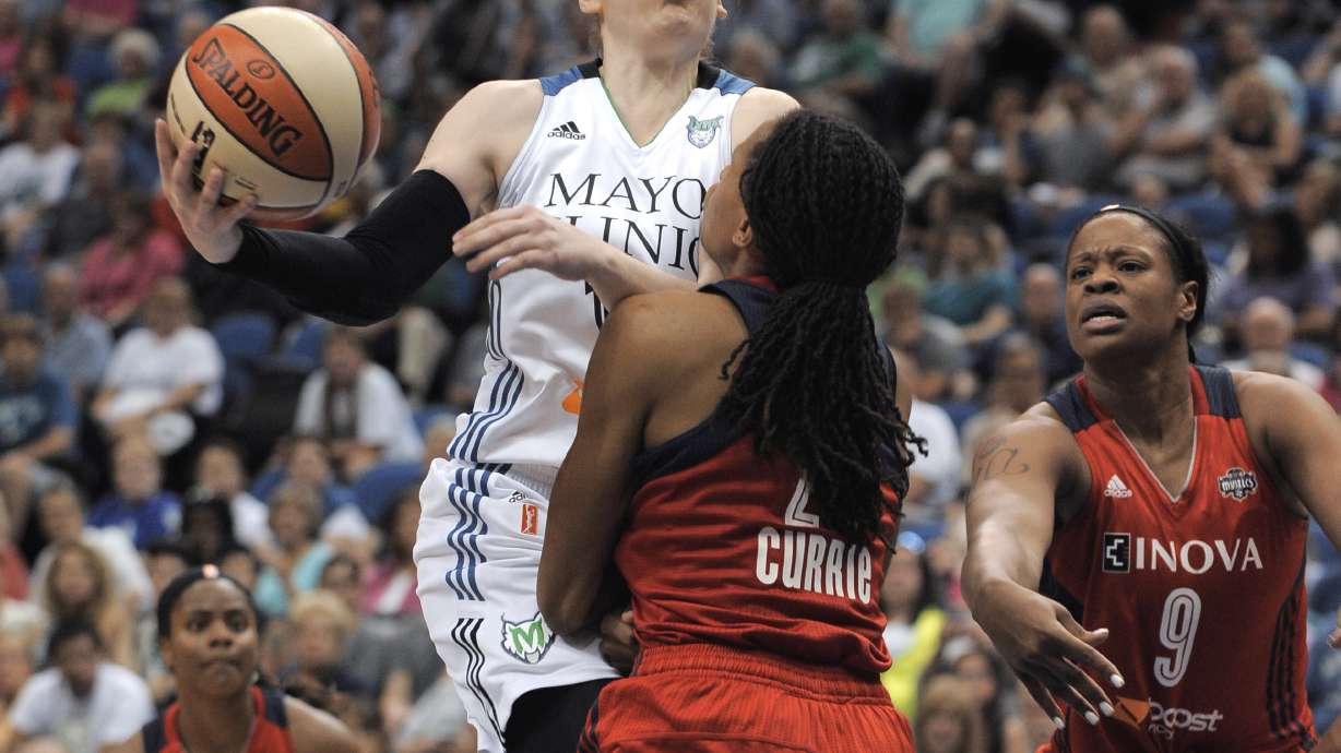 Moore, limping Augustus lead Lynx past Mystics