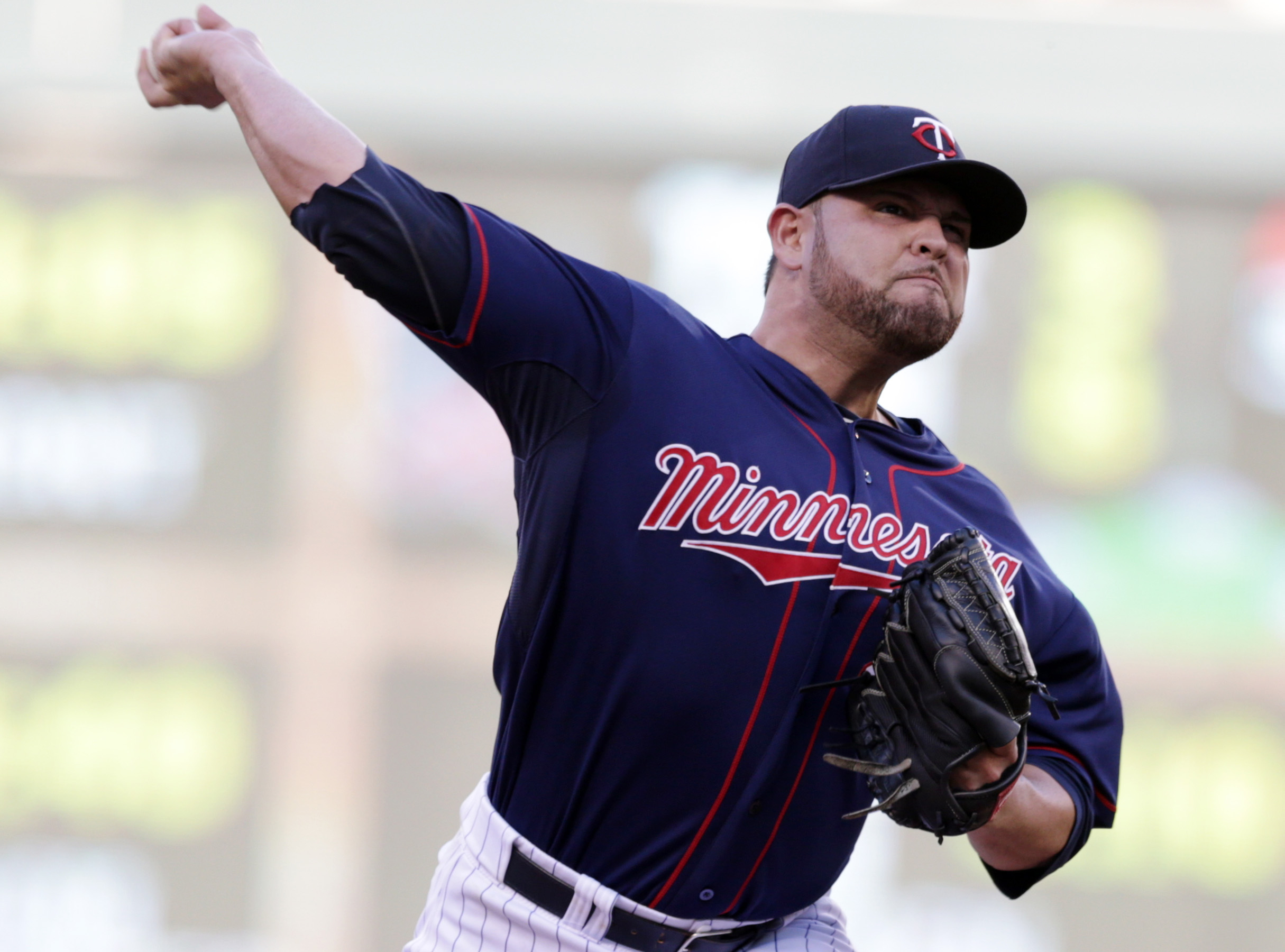 Dozier's single in 9th beats White Sox 5-4