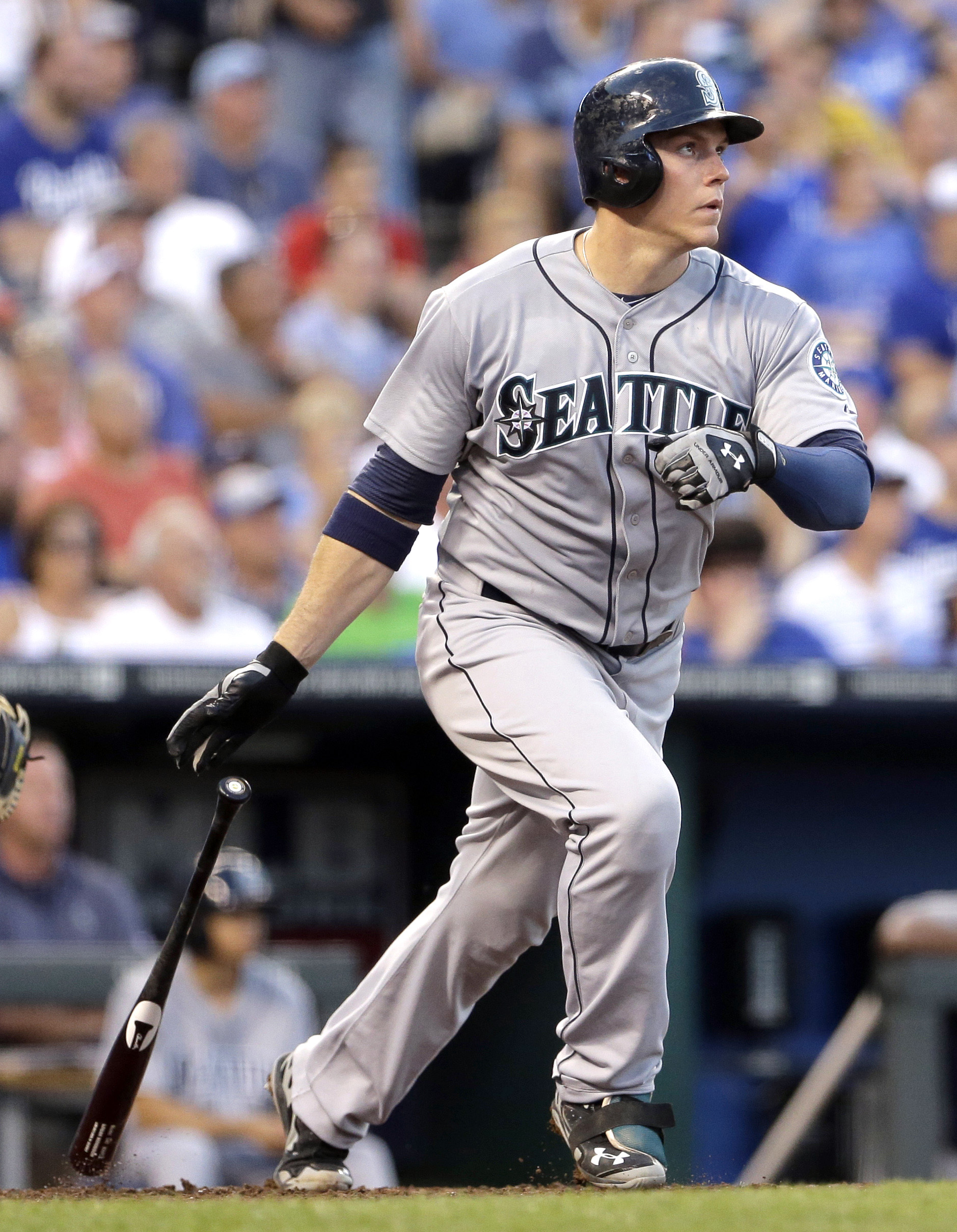 Mariners score 2 in 9th to beat Royals 7-5