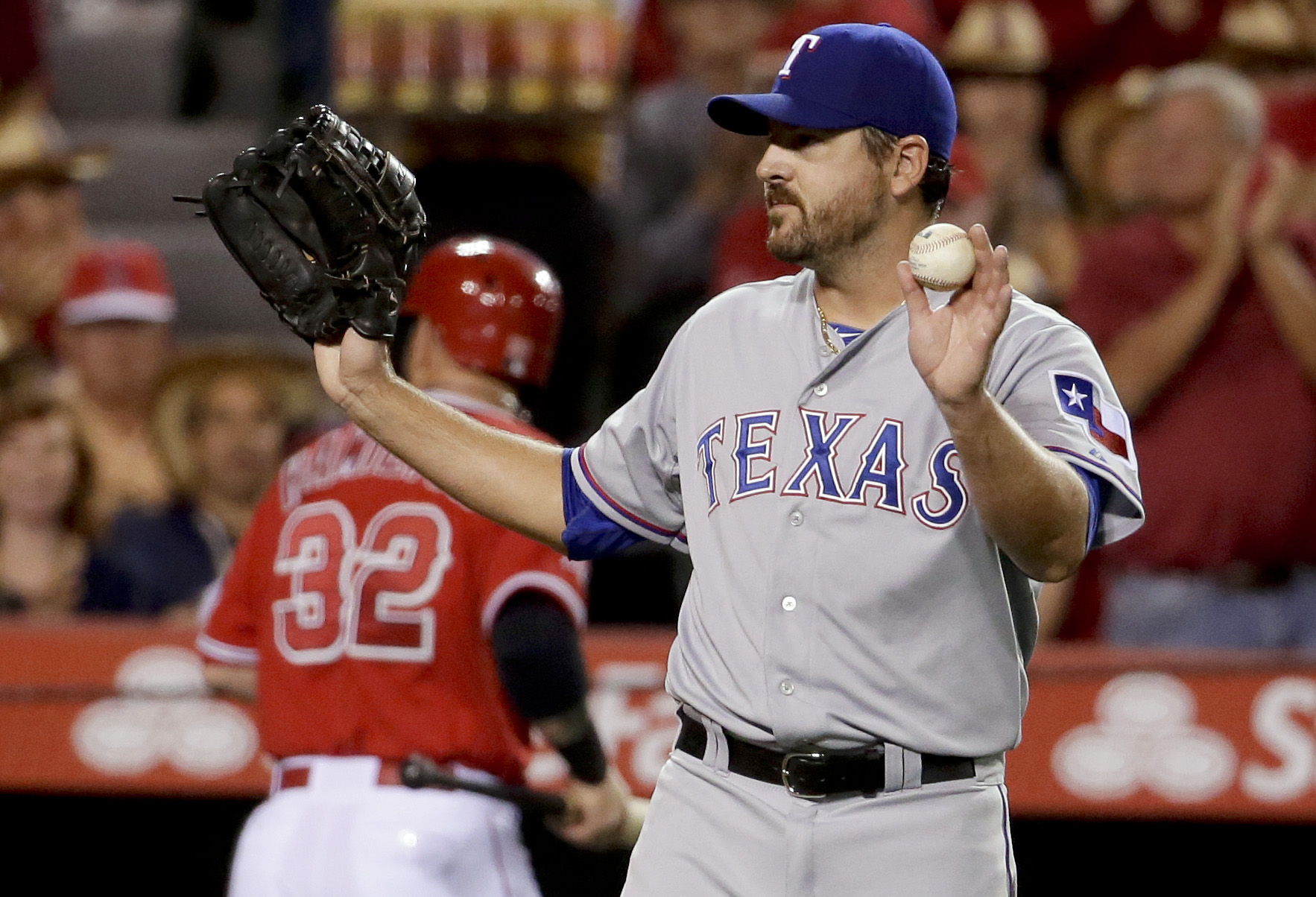 Snyder's error keys Rangers' 7-3 loss to Angels