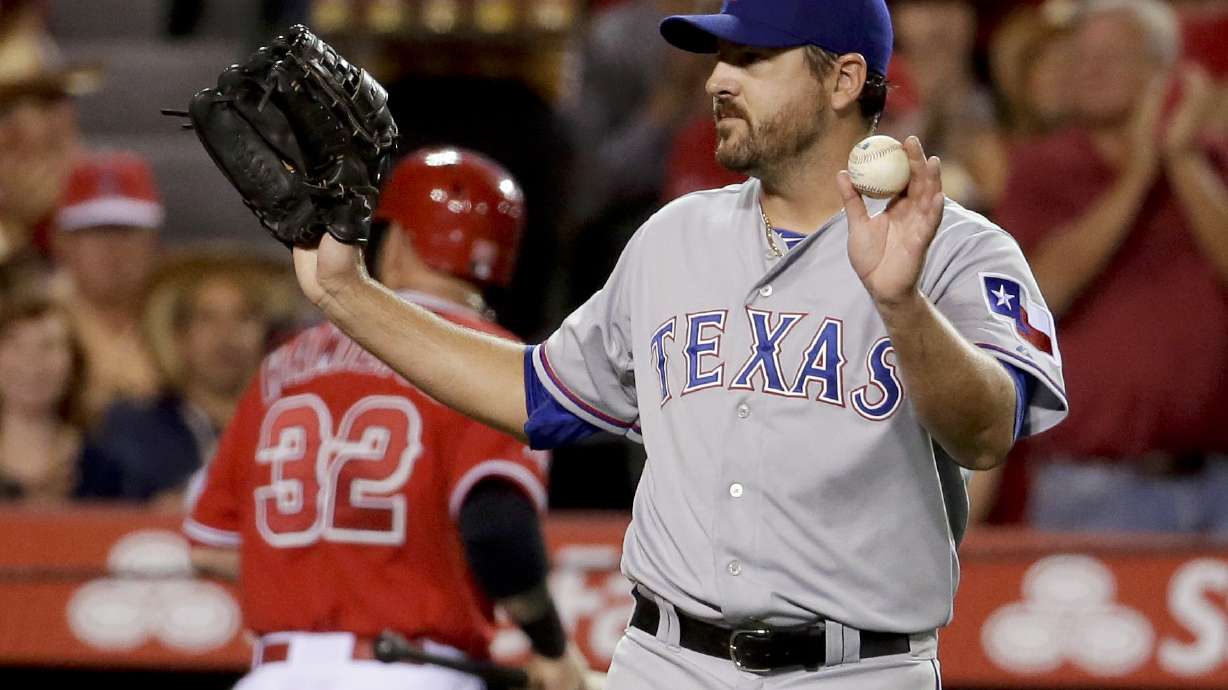 Snyder's error keys Rangers' 7-3 loss to Angels