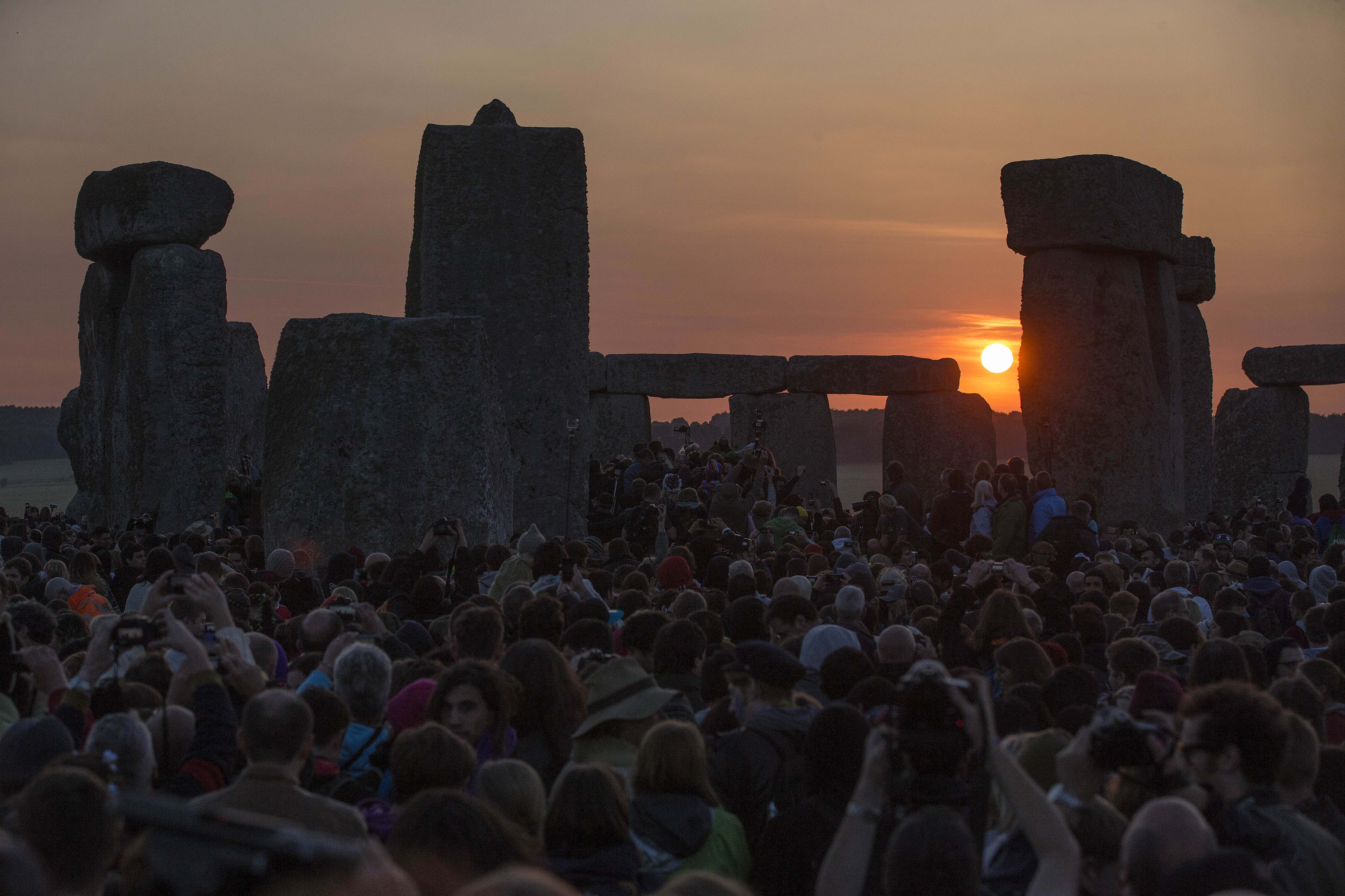 New agers, neo-pagans gather to greet solstice