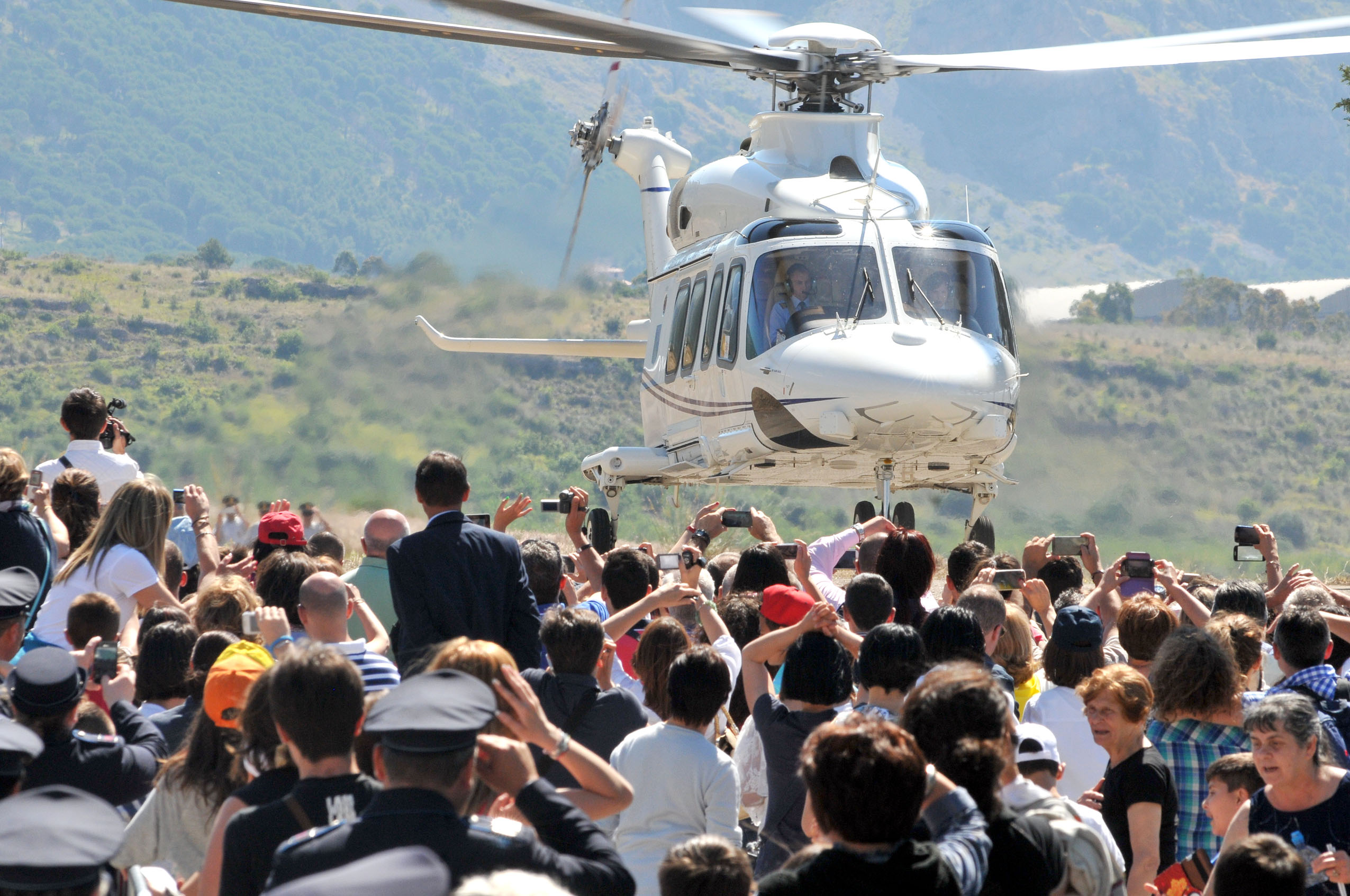 Pope denounces Mafia, meets father of slain boy