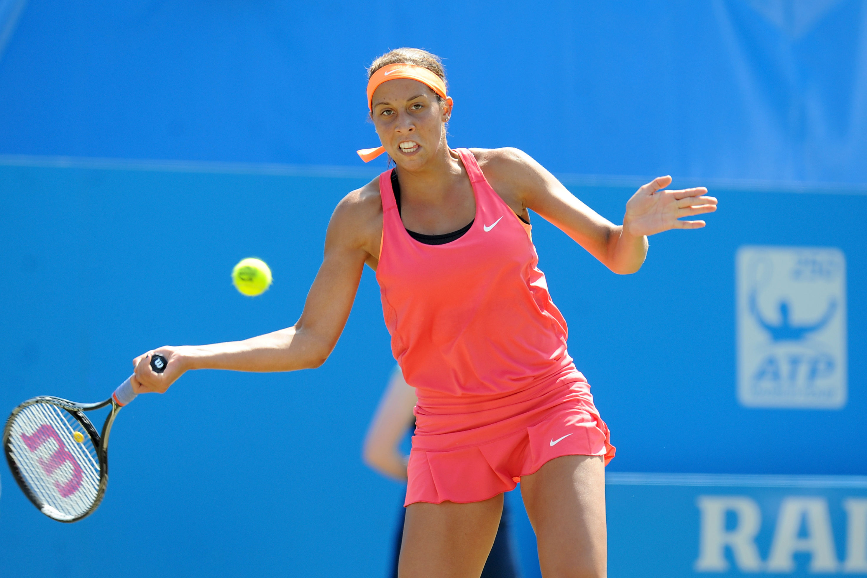 Lopez retains Eastbourne title, Keys wins her 1st